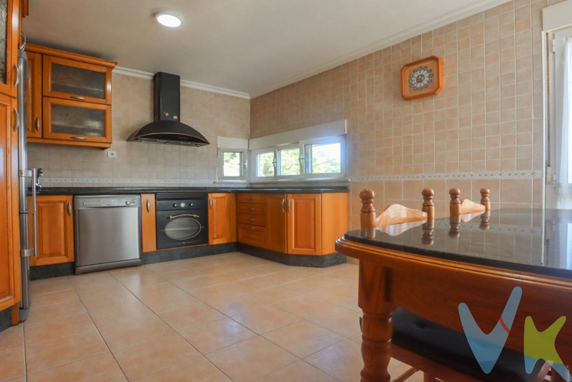 TU CASA EN EL PARAÍSO¡Descubre tu hogar soñado en el concejo de Teverga! Situada en el Parque Natural de las Ubiñas-La Mesa, reconocido como Reserva de la Biosfera por la UNESCO desde 2012, esta casa te espera en el encantador pueblo de Taja, rodeada de impresionantes parajes montañosos y una belleza natural incomparable.Ideal para los amantes del senderismo, la naturaleza y los deportes al aire libre, esta residencia es un verdadero paraíso. Con una construcción de dos plantas más sótano, ofrece amplios y confortables espacios en cada una de sus estancias, perfectos para disfrutar de la tranquilidad del entorno.Características destacadas:Construcción reciente: Edificada en 2008, la casa se encuentra en condiciones impecables y lista para ser habitada. Su diseño luminoso y acogedor crea un ambiente cálido y confortable.Primera planta: Con acceso directo a una amplia terraza, aquí encontrarás un salón-comedor, una magnífica cocina con comedor y vistas de ensueño a la montaña, además de dos dormitorios amplios y un baño completo con ducha.Planta superior: Accediendo a través de una cómoda escalera, encontrarás tres dormitorios adicionales y un baño con bañera, ideal para relajarte después de un día de aventura.Sótano funcional: Este espacio incluye un garaje, zona de lavandería, cuarto de calderas para calefacción y agua caliente, así como una amplia zona de almacenamiento.Exterior perfecto: La finca está prácticamente asfaltada, ideal para disfrutar de barbacoas al aire libre, tardes de relax en tu tumbona, o simplemente disfrutar del sonido de la naturaleza mientras te tomas un café al sol.Ubicada a menos de una hora de Oviedo, la capital del Principado, tendrás acceso a todas las comodidades urbanas sin renunciar a la paz del entorno natural.Vive como siempre has soñado, rodeado de montañas y paisajes idílicos, en esta casa de ensueño. No dejes escapar esta oportunidad única de hacer realidad tu sueño. ¡Hoy es tu día de suerte!El precio final de venta no incluye Impuesto, gastos de notaría y registro.