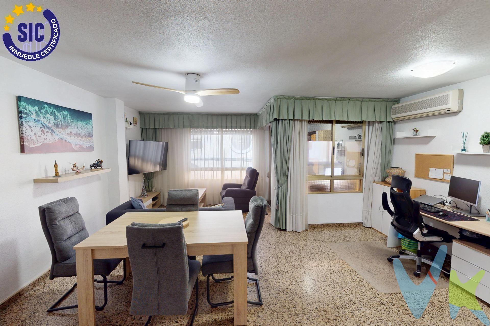 ¡Vive en una de las zonas más cotizadas de Castellón!. Ponemos a tu disposición esta magnífica vivienda de 3 dormitorios con garaje incluido, situada en la zona Hospital Provincial – Paseo Ribalta, una ubicación inmejorable a escasos minutos del centro y rodeada de todos los servicios. El piso, ubicado en la primera planta de un edificio con ascensor, cuenta con 115 m² construidos y se distribuye de forma cómoda y funcional:. Espacioso salón-comedor con acceso a un balcón acristalado, perfecto para disfrutarlo durante todo el año. Cocina independiente equipada, con galería y electrodomésticos incluidos. Tres habitaciones, un baño completo y un aseo. Amueblado y en excelente estado, listo para entrar a vivir. Además, la vivienda dispone de plaza de garaje en la misma finca, un valor añadido muy demandado en esta zona. ✅ Características destacadas:. ✔️ Balcón acristalado. ✔️ Cocina equipada y amueblado. ✔️ Aire acondicionado. ✔️ Ascensor. ✔️ Videoportero. ✔️ Plaza de garaje incluida. ✔️ Fachada caravista. ✔️ Edificio muy cuidado. 📍 Ubicación estratégica junto al Hospital Provincial, Paseo Ribalta y zona centro, con excelentes conexiones de transporte, zonas verdes, colegios, comercios y todos los servicios esenciales a tu alrededor. 📆 Año de construcción: 1985. 💶 IBI anual: 479 €. Vivienda en exclusiva. Te acompañamos en todo el proceso de compraventa con el respaldo de una empresa con más de 55 años de experiencia en el sector inmobiliario. 📞 ¡Solicita tu visita ahora y no dejes escapar esta oportunidad!. 🚫 Rogamos no molestar a los vecinos ni al propietario. Contacto exclusivamente a través de la agencia.