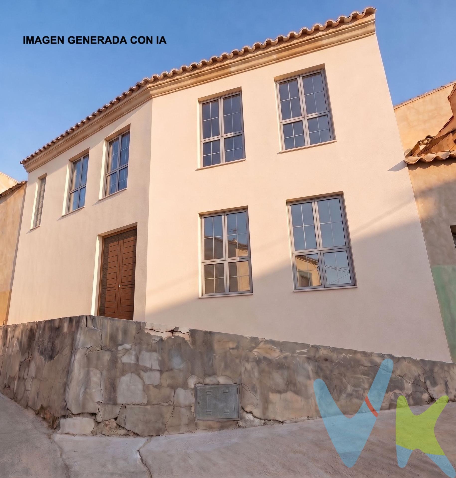 Si buscas diseñar tu hogar ideal desde cero o un proyecto inmobiliario con enorme potencial, esta casa de pueblo con acceso independiente a dos calles (Carrer Edetania y Carrer de Pompeu) es la oportunidad perfecta. Ubicada en pleno centro histórico, la propiedad cuenta con proyecto redactado y parte de los trabajos de reforma ya iniciados, lo que permite ganar un tiempo valioso en la ejecución de la obra. Con 168m 2 construidos catastrales, distribuidos en 2 plantas, su diseño está pensado para aprovechar al máximo la luz cruzada, el espacio y la ventilación natural. Distribución según Proyecto Técnico:. Planta Baja. Espacioso salón-comedor con cocina abierta de concepto integrado, ideal para crear un ambiente moderno, social y luminoso. 1 dormitorio. 1 baño completo. Patio interior, perfecto como terraza privada y eje de luz natural para la vivienda. Planta Primera. 2 habitaciones de gran tamaño (con 3,30 m de altura libre) y orientación exterior. Baño completo. Zona de anexo multifuncional con salida a terraza/patio y comunicación hacia el Carrer de Pompeu. Escalera/núcleo de circulación con vista al patio central. Puntos Fuertes Destacados:. Doble Fachada y Acceso: Salida y entrada independiente por dos calles paralelas (Edetania y Pompeu), lo que garantiza ventilación cruzada,. más luminosidad y múltiples posibilidades de distribución. Proyecto Técnico Listo: Planteamiento funcional moderno que simplifica la continuidad de la obra. Ubicación Histórica: En el centro tradicional de Llíria, a un paso de todos los servicios locales y con fácil acceso. Ideal tanto para familias que deseen personalizar el desarrollo de su vivienda como para inversores que busquen una propiedad singular para reforma en zona consolidada. ¡Contáctanos para concertar una visita y revisar la documentación y planos sobre el terreno!. VENTA:. PVP 98.000€. Gastos e impuestos no incluidos en el precio. La compra conlleva impuestos y gastos de formalización para el comprador. A título orientativo se informa que en segundas transmisiones el ITP con carácter general en Valencia es del 9%, pudiendo existir otros tipos impositivos atendiendo a las circunstancias personales del comprador u otras circunstancias previstas legalmente. Base imponible del impuesto el mayor valor entre el precio de compraventa, la tasación o el valor de referencia catastral. En cuanto a los gastos de notaría y registro, en su caso, suelen oscilar aprox. entre 1,5% y 2,5% (aranceles variables según precio, n.º de copias y complejidad). El comprador elige notario. Si el comprador precisase de hipoteca: tasación, condiciones y costes bancarios serán según entidad elegida por el comprador, así como los gastos de gestoría, y cualesquiera otros gastos inherentes a la formalización de la compraventa que legalmente correspondan a la parte compradora, salvo pacto expreso en contrario con el vendedor. El consumidor tiene, conforme a la normativa vigente, a su disposición información y documentación adicional relativa al inmueble y condiciones de la compraventa, que podrá ser consultada en C/Joaquín Costa 4, bajo 46005 Valencia. Honorarios de mediación inmobiliaria a cargo del COMPRADOR: (3.000€ más IVA (21%), salvo otro pacto.); y de VENDEDOR (según acuerdo con el mismo). Se informa al consumidor que la agencia actúa como intermediaria inmobiliaria en la operación, estando cualquier eventual compraventa y sus condiciones sujeta a la aceptación expresa del propietario-vendedor y a la posterior formalización del correspondiente contrato.