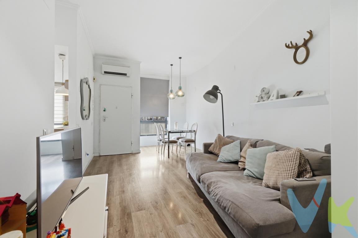 Presentamos este espectacular dúplex de 96 m2 construidos según catastro, ubicado en una de las zonas más  demandadas de AlaquásUna vivienda única que combina elegancia y comodidad, a pocos minutos del centro y con acceso a todos los servicios como colegios, supermercados, zonas verdes y piscina  La vivienda  se encuentra en una planta baja con entrada independiente  distribuida en un salón comedor cocina y un baño.La parte alta se compone de 3 dormitorios con armarios empotrados y un baño completo.Destacar que ambos baños están recientemente reformados con materiales de alta calidad. La propiedad incluye amplia plaza de garaje  con capacidad para vehiculo  y moto , además de  un trastero aportando un valor añadido.  Su excelente ubicación permite disfrutar de la tranquilidad sin renunciar a la comodidad por su cercanía al centro con todos los servicios necesarios, convirtiéndola en una oportunidad excepcional para quienes buscan una vivienda seminueva en una zona muy demandada.   Gastos, Impuestos y Honorarios de Agencia Inmobiliaria no incluidos en el precio. Por mandato expreso del Propietario este Inmueble lo comercializamos en régimen de exclusiva. Nuestros asesores le facilitarán toda la información que precise, por lo que le rogamos no moleste al propietario o a los vecinos. Si usted es una Agencia Inmobiliaria y tiene un cliente interesado póngase en contacto con nosotros y estaremos encantados de colaborar.La descripción del presente inmueble e imágenes tienen carácter meramente informativo y en ningún caso carácter contractual, pudiendo ser modificados por la agencia inmobiliaria sin que ello implique responsabilidad alguna frente a terceros. 