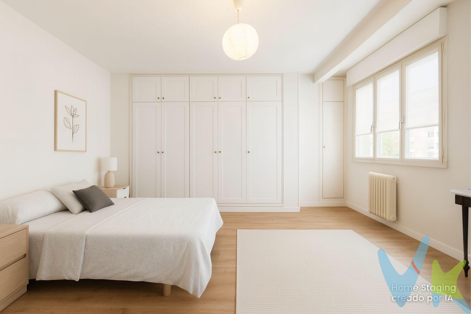    ¡Oportunidad única en el centro de Gijón!¿Buscas una vivienda con encanto y potencial para reformar a tu gusto? ¡Tenemos la propiedad perfecta para ti! Esta vivienda consta   de 3 dormitorios, salón comedor, cocina y baño se integra en un edificio con una situación única del centro de Gijón, en la confluencia de las calles Uria y Adosinda.Puedes disfrutar de unas bonitas vistas, La coqueta terraza de esta vivienda ofrece vistas a la Plaza de San Miguel, un lugar emblemático del corazón de la ciudad.La distribución de la vivienda permite instalar con facilidad un aseo o segundo baño, lo que la hace ideal para familias o personas que buscan un hogar con espacio y comodidad.La ubicación privilegiada, se encuentra en el corazón de Gijón, a pocos minutos andando de la Bahía de San Lorenzo, el Paseo de Begoña y la Plaza de San Miguel, tiene la situación ideal para realizar cómodos paseos, poder acercarse a cualquier lugar de Gijon caminando sin necesidad de utilizar coche, así como disfrutar de la gastronomía y la cultura de la ciudad en un lugar que lo tiene todo.Es ideal para reformar a tu gusto, una oportunidad para que tú mismo la conviertas en el hogar soñado. Es una planta alta y luminosa con bonitas vistas, la propiedad perfecta para aquellos que buscan un proyecto de reforma personalizado.¿Quieres saber más sobre esta propiedad? Llamanos y te informaremos de todo lo que necesitas saber. Si deseas visitar la propiedad, te acompañaremos encantados.No te pierdas esta oportunidad única en el centro de Gijón. ¡Contacta con nosotros hoy mismo!En el precio publicitado (PVP), no esta incluido el Impuesto de Transmisiones Patrimoniales ni los gastos de notaria y registro. 