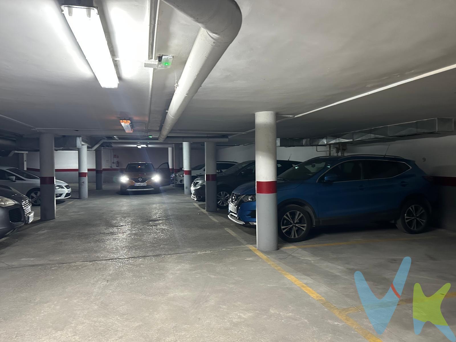 Se vende plaza de garaje en la zona de Cuesta del Matadero en el Edificio Chiclana N.º 25 ideal para personas que vivan en la zona, rodeado de una amplia variedad de negocios, junto al tranvía, todo tipo de edificaciones como bloques de pisos, casas independientes, adosadas, restaurantes, bares y tiendas. Esta plaza de garaje se encuentra a poca distancia de estos puntos de interés para tener la comodidad de zona de aparcamiento. El precio anunciado corresponde únicamente a la plaza de parking. Los vehículos que aparecen en las fotografías no están incluidos en la venta y se muestran solo a efectos ilustrativos. Por mandato expreso del propietario, comercializamos este inmueble en exclusiva, lo que le garantiza el acceso a toda la información, a un servicio de calidad, un trato fácil, sencillo y sin interferencias de terceros. Por este motivo, se ruega no molestar al propietario, a los ocupantes de la propiedad o a los vecinos. Informamos a nuestros clientes de que los gastos de Notaría, Gestoría, Impuestos y los honorarios de la Agencia no están incluidos en el precio. A su vez, disponemos del Documento Informativo Abreviado de la Propiedad (Según Decreto 218/2005, del 11 de Octubre) y de Seguro de Caución, para la protección de la señal entregada para la Reserva. VISITELA SIN COMPROMISO