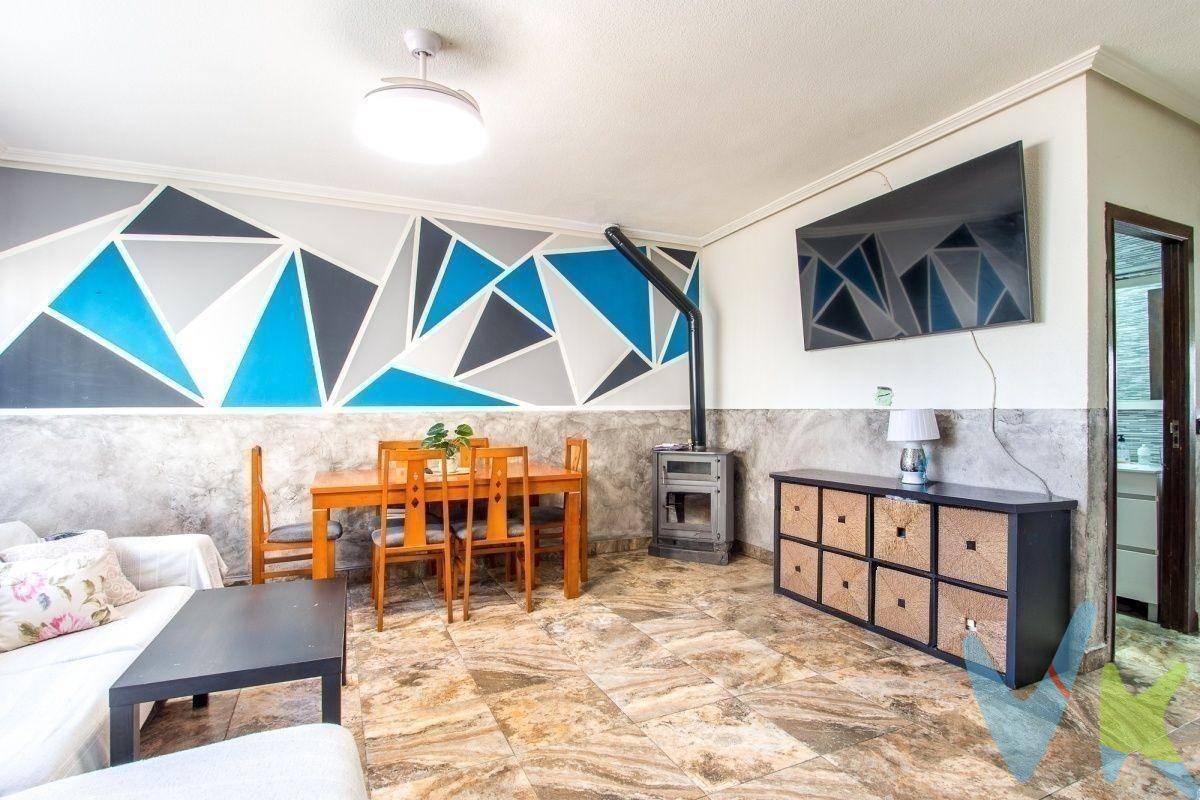  CREA EL HOGAR QUE SIEMPRE HAS SOÑADO.. Te presentamos esta magnífica oportunidad en el consolidado y demandado barrio de San Miguel, en Molina de Segura, una de las zonas más valoradas por su tranquilidad, servicios y excelente conexión con el centro del pueblo. Esta vivienda destaca por su magnifica localización y distribución funcional, ofreciendo el equilibrio perfecto entre comodidad y posibilidades de personalización. Ideal para familias  que buscan comodidad, cercanía y calidad de vida. Ubicada en un entorno con todos los servicios a tu alcance —colegios, supermercados, zonas verdes, transporte público y comercios de proximidad—, San Miguel se ha consolidado como una de las mejores elecciones para vivir en Molina de Segura. 🔑 Comercialización en multidifusión. Por mandato expreso del propietario, este inmueble se comercializa en multiexclusiva, lo que garantiza un acceso completo a la información, un servicio profesional y una gestión ordenada, sin interferencias de terceros. Si eres agente inmobiliario y tienes un cliente interesado, estaremos encantados de colaborar. Contáctanos sin compromiso. 🤝 Una compra tranquila y bien acompañada. Al contactar directamente con nosotros, evitarás molestias innecesarias a la propiedad. Nos encargamos de toda la intermediación, facilitándote la documentación, la información necesaria y un trato cercano, claro y sin complicaciones. Te informaremos con total transparencia de todos los aspectos de la compra, incluidos gastos y honorarios de agencia para que tomes decisiones con calma y seguridad. Nuestra forma de trabajar se basa en algo muy sencillo:. Calma → la tranquilidad de comprar tu vivienda con acompañamiento profesional en todo el proceso con nosotros. ℹ️ Información legal. La descripción del inmueble y las imágenes publicadas tienen carácter meramente informativo y no contractual. El precio ha sido fijado por la propiedad y podría sufrir variaciones hasta su formalización en contrato de compraventa. 💰 Gastos de la compra. •	Impuestos (ITP). o	Con bonificación: 3 %. o	Sin bonificación: 7,75 %. •	Notaría y Registro: aprox. 1.000 €. •	Honorarios de agencia: 3 % + IVA, con un mínimo de 3.000 € + IVA. (No incluidos en el precio de venta). ¡Oye, agente inmobiliario! Si estás leyendo este texto y te gusta, te desafiamos a ser creativo y sorprendernos con una adaptación original. ¡Nada de copiar y pegar, queremos ver tu ingenio en acción!. 