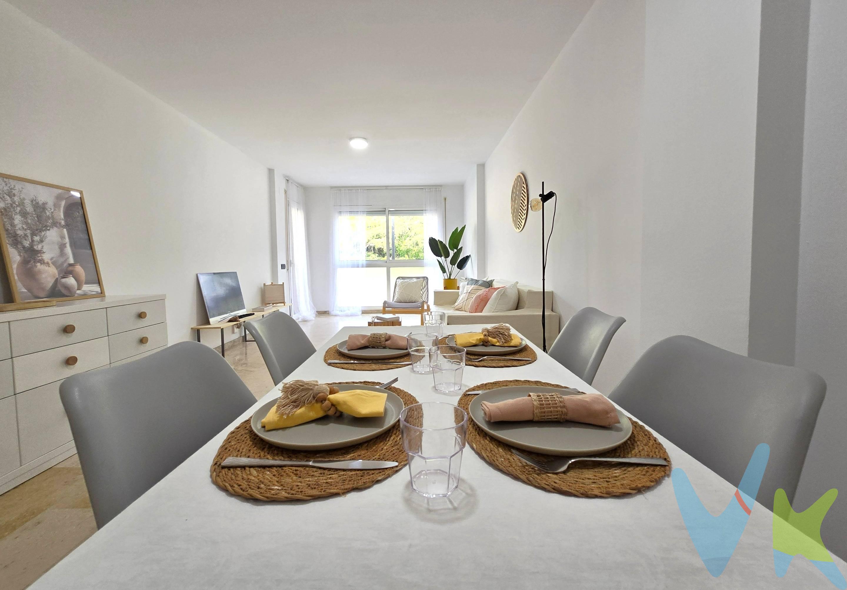 ESPECTACULAR PISO DE 4 HABITACIONES + PK +PISCINA en Zona Mestral de Reus/ LA MINETA (Carretera de Reus a Castellvell). Como se suele decir, una imagen vale más que mil palabras, por eso les hemos presentado un amplio reportaje fotográfico de este precioso inmueble para que puedan descubrirlo de diferentes ángulos, no obstante, también son muchos los que coinciden en que siempre es mejor el libro que la película, por eso les vamos a describir las cualidades, equipamiento y características de este fantástico Inmueble, de su finca y su entorno;.  .  - 4 habitaciones, una de ellas tipo suite. todas ellas exteriores.  - Amplio salón comedor con salida a una de las  terrazas/balcón.  - 2 baños completos, uno de ellos con bañera y el otro con ducha.  - Luminosa y amplia cocina equipada, con acceso a otra de las terrazas/balcón que dispone la vivienda.   -Un Hall/distribuidor que entiende a la perfección la habitabilidad de este hogar.  - Calefacción de gas natural.  - Aire acondicionado por conductos.  - Jardín y piscina comunitaria en un entorno extraordinario y con una comunidad de propietarios excelente.  - Plaza de parking INCLUIDA EN EL PRECIO y situada en la misma finca que el piso (se accede con el ascensor). - Edificio construido en el 2004, sin barreras arquitectónicas.  - Y mucho más que podrán descubrir cuando lo visiten. Ahora toca pensar y valorar los momentos que pasamos dentro, dentro de nuestros hogares, con el confort que queremos vivir y ofrecer a nuestros seres más queridos, con las vistas y zonas comunes de las que queremos gozar, con los vecinos que queremos convivir, es hora de pensar..Pero no se demoren o perderán la oportunidad única de experimentar como es vivir en un práctico, cómodo y amplio piso como este. Edificado en una de las mejores fincas de toda la ciudad  y situada en la mejor zona de Reus (MESTRAL).  Concierten una visita con nosotros y lo descubrirán "in situ". Les atenderemos con mucho gusto.