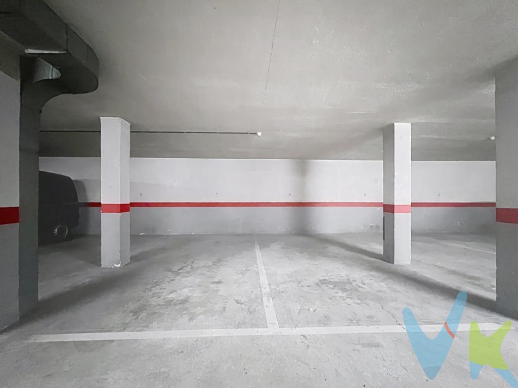 Plaza de garaje en Avda. Zaragoza de fácil acceso. Presentamos esta oportunidad para adquirir una amplia plaza de garaje en el centro de Tudela, concretamente en la calle Avenida de Zaragoza. Una ubicación privilegiada y con fácil acceso a las principales vías de comunicación de la ciudad, este garaje en venta reúne todas las características que un comprador podría necesitar. No pierda la oportunidad y coordine una visita hoy mismo. Permita que este garaje mejore su día a día, y asegurando su vehículo. Además, es una inversión que le proporcionará beneficios a largo plazo. 