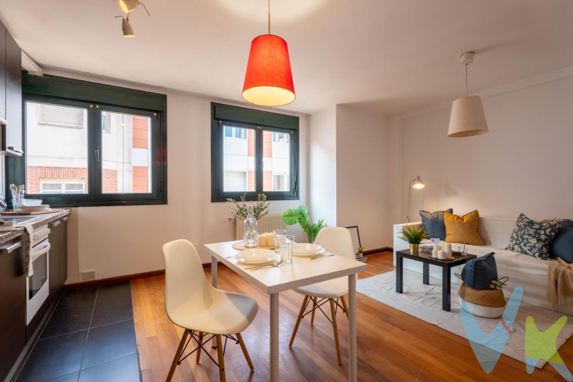 Precioso apartamento situado en una de las zonas más céntrica de la ciudad, a un paso del colegio Jesuitas, a 5 minutos de Begoña y a 7 minutos de la Playa de San Lorenzo.Ponemos a la venta este inmueble ubicado en uno de los mejores edificios de la zona, construido en el año 2007, situado en la calle Tejera.La vivienda consta de un amplio salón con cocina americana, y una amplia habitación y un baño independiente fuera del dormitorio, para preservar la intimidad de la estancia. Vivienda muy luminosa y soleada ubicada en la última planta del edificio, orientada al Sur. Además para una mayor almacenamiento, dispone de un trastero en la misma planta baja del edificio.La zona con alta demanda turística es ideal para inversionista que busquen sacar una rentabilidad en el alquiler vacacional o de larga estancia. Si quieres hacer de esta propiedad tanto tu hogar como segunda residencia dada su excepcional ubicación, no lo pienses más, llámanos y te acompañaremos en la visita.En el precio publicitado no están incluidos los Impuestos de Transmisiones Patrimoniales, Notaría y Registro.