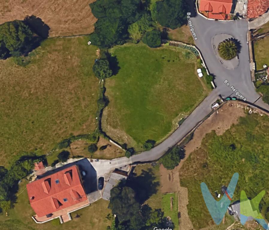 Se vende una bonita finca, bien situada en Helguera de Reocín.Aunque tiene una calificación de suelo rústico, dada su proximidad a suelo urbano, se puede construir una vivienda, previa autorización de la Crotu.La vivienda podría tener hasta 157m² de planta, con una distancia a linderos de 5 metros.Además todos los servicios están al pie de la finca.No dude en venir a visitarnos y no se arrepentirá!!!