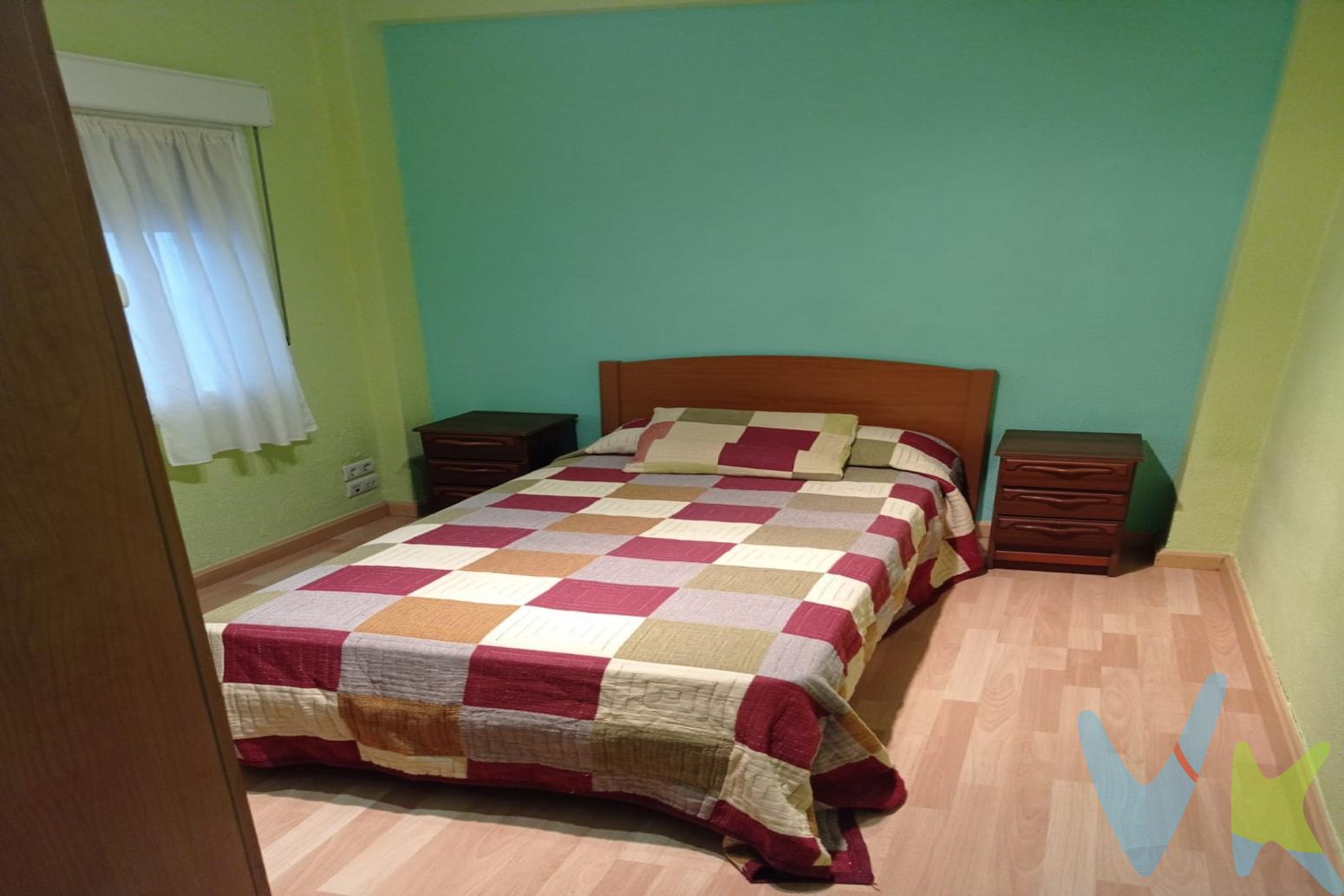 Os presentamos una excelente oportunidad de inversión en Gijón: una vivienda ubicada en la emblemática Avenida Hermanos Felgueroso, una de las arterias principales del barrio de Ceares que actualmente se encuentra arrendada lo que garantiza una rentabilidad inmediata y estable para inversores que buscan ingresos pasivos desde el primer día.Se trata de una vivienda ubicada en la segunda planta de un edificio sin ascensor distribuida en dos dormitorios, salón, cocina y cuarto de baño completo.El lo relativo a la ubicación se encuentra en Ceares, un barrio consolidado y bien conectado, delimitado por zonas clave como El Llano, El Coto y el centro de Gijón. La Avenida Hermanos Felgueroso, con más de 480 viviendas construidas principalmente entre 1970 y 1979 que destaca por su ambiente residencial y su proximidad a servicios esenciales. En sus alrededores se encuentran colegios como el Patronato San José y el Colegio de la Inmaculada, farmacias, supermercados, panaderías, centros de salud y una variada oferta de restauración.La vivienda está actualmente alquilada hasta el 1 de junio de 2028, lo que ofrece una rentabilidad asegurada a medio plazo siendo especialmente atractiva para inversores que buscan estabilidad y retorno constante sin preocuparse por la gestión inmediata del alquiler.Esta propiedad en la Avenida Hermanos Felgueroso representa una inversión sólida en una ciudad en auge ya que Gijón ha experimentado un notable crecimiento en los últimos años, transformándose en un centro turístico, universitario y de innovación . Su ubicación estratégica, la estabilidad del alquiler y el dinamismo del mercado inmobiliario gijonés la convierten en una opción inmejorable para inversores..Si deseas más información o concertar una visita, no dudes en contactarnos.En el precio publicitado no se incluye el Impuesto de Transmisiones Patrimoniales ni los Gastos de Notaría y Registro.