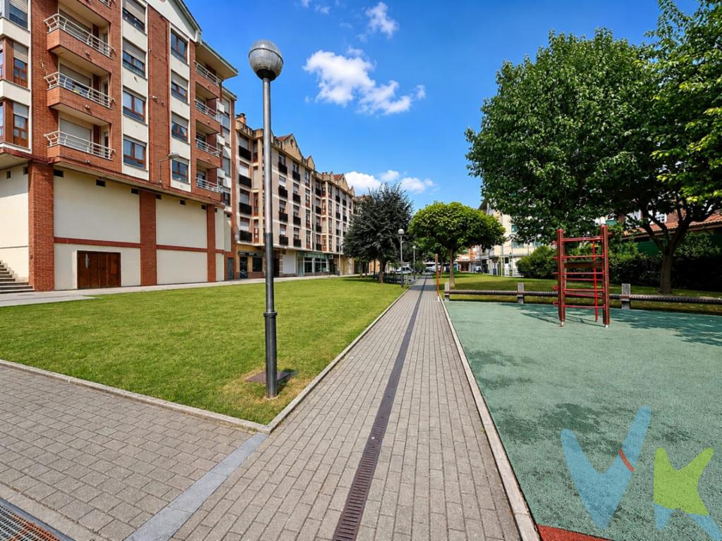 Ponemos a la venta este magnífico local de 225 m2 construidos en una sola planta con fachada a parque en la población de El Berrón, en Siero.Se encuentra ubicado en un edificio del año 1994 y está en bruto para que puedas instalar sin limitaciones el negocio que quieras.Tiene una fachada principal de unos 13 m2 con acceso desde un parque y posibilidad de luces en todo el lateral del local, por lo que abre el abanico de opciones a multitud de actividades.¿Necesitas más información? Contáctanos y te informaremos.Gastos e impuestos no incluidos en el precio. Honorarios de intermediación inmobiliaria a cargo del vendedor.A título orientativo, en segundas transmisiones, el comprador abonará el Impuesto sobre Transmisiones Patrimoniales (ITP). Para consultar los porcentajes del ITP en Asturias puede hacerlo a través de la web oficial de servicios tributarios del Principado de Asturias https://sede.tributasenasturias.es/sites/sede/default/es_ES/Que-quieres-hacer/Transmisiones-Patrimoniales-y-AJD. La base imponible será el mayor valor entre precio de compraventa, tasación o valor de referencia catastral. Gastos de notaría y registro según aranceles variables según precio, número de copias y complejidad.  El comprador escoge libremente notario. El vendedor asume la plusvalía y el resto de gastos son del comprador. Si se precisa hipoteca: Tasación, condiciones y costes bancarios según entidad elegida por el comprador; así como los gastos de gestoría y cualesquiera otros inherentes a la formalización de la compraventa. De acuerdo con la ley, no se incluyen en el precio otros gastos o tributos que legalmente correspondan al comprador.. El consumidor tiene derecho, conforme a la normativa vigente, a disponer de información y documentación adicional relativa al inmueble y condiciones de la compraventa, accesible en la sede física . La agencia actúa exclusivamente como intermediaria en la operación. Cualquier compraventa y sus condiciones quedan sujetas en todo caso a la aceptación expresa del vendedor del inmueble y a la posterior formalización del correspondiente contrato. El presente anuncio tiene carácter meramente informativo; la información suministrada se corresponde con la disponible a la fecha de publicación, pudiendo variar en función de las circunstancias o actualizaciones legales, contractuales y fiscales.
