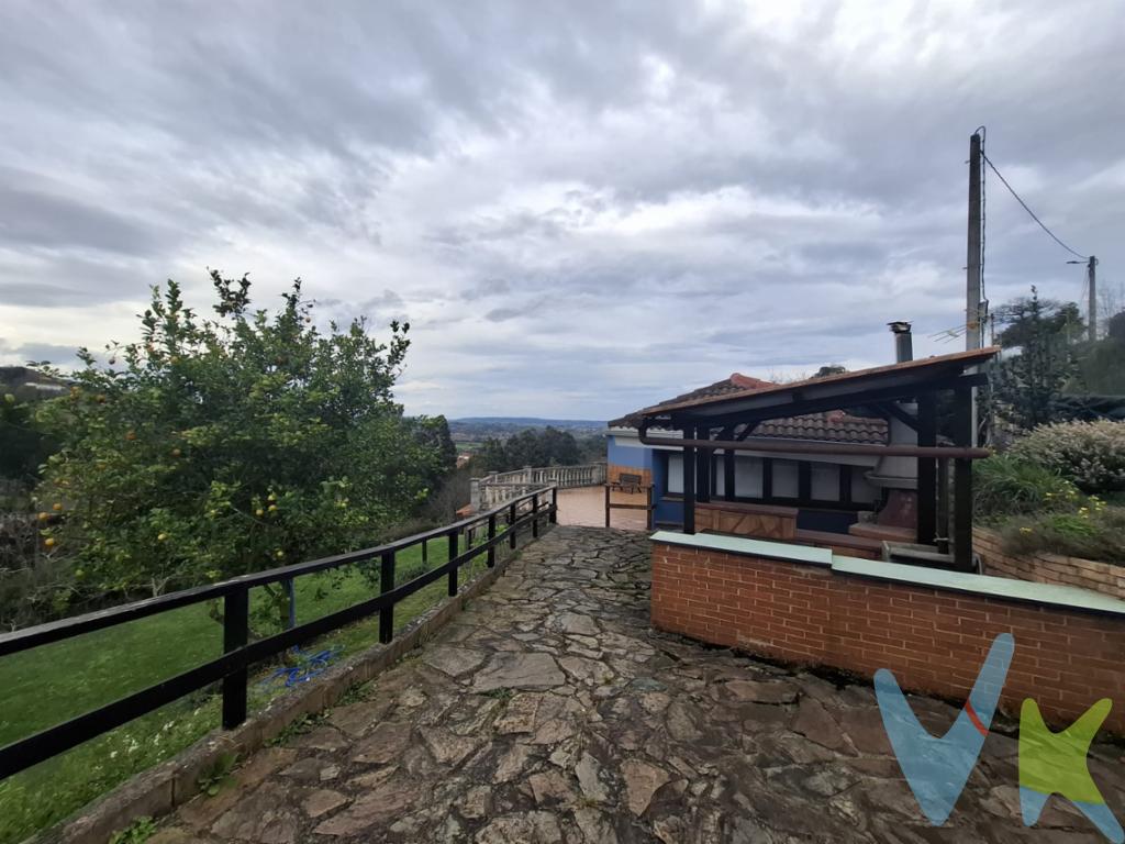 Con la llegada de la primavera, los días se alargan y apetece todavía más salir de la vivienda habitual y disfrutar de la naturaleza, compartir comidas y sobremesas con amigos y familia, ver el atardecer y en cuanto anochece, el cielo cubierto de estrellas.En un entorno privilegiado de Gijón que nos ofrece apreciar las posibilidades dentro del núcleo rural con la proximidad del urbano, os presentamos esta propiedad singular en una finca de 1.640m2 hasta 300 edificables que dispone de un bonito jardín, un mini huerto donde poder cultivar tus propias hortalizas, árboles y unas amplias, vistas muy chulas. Resguardada del aire por el Monte Deva y cerrada todo el entorno por malla Hércules. Es perfecta para quien quiera tener un fin de semana donde desconectar, pero también para disfrutar a diario de la naturaleza. Bien comunicada con la ciudad, sobre la finca se encuentran enclavadas 3 construcciones independientes con los siguientes usos: baño con ducha, parrilla exterior cubierta y espacio para almacenar leña y una zona de vivienda habilitada para poder pernoctar. 1º Aseo y lavandería: servicio exento del resto de la edificación. En su nivel inferior se localiza el cuarto de instalaciones. Baño con inodoro, plato de ducha, toallero eléctrico y lavadora. Debajo, cuarto de instalaciones: para almacenar aperos y el robot cortacésped Husqvarna.2º Vivienda: fin de semana. Espacio diáfano con salón, sofá cama, cocina de inducción, chimenea de leña con horno, frigorífico y termo agua caliente. Dispone de 2 ventanas velux que aportan mucha claridad. La parte superior dispone de un espacio de almacenaje.En el exterior, terraza con zona solarium. Toldo de tejido autolimpiable que protege del sol ya que por la orientación da durante todo el día.3º Barbacoa y Leñera. Zona de parrilla techada y con luz. Almacén para la madera. Tiene un bonito jardín, un mini huerto y variedad de árboles frutales. Dispone de instalación de riego programado con 3 puntos. Un depósito de agua de 500l. que recoge el agua de la lluvia permite regar sin coste.Zona de 55m2 con hierba artificial para juegos o instalar una piscina.Y si se quiere edificar, en la parte alta de la finca hay zona llana de alrededor de 400m. Alcantarillado y luz a la red. Leds en la vivienda y exteriores.A tan solo 300m. de la finca está dispuesto un contenedor de basura.Cuenta con servicio de transporte público. Parada de autobús, La Cuesta.Estamos seguros que os gustará, lo vemos?En el precio del inmueble no se incluyen los gastos de Notaría, Registro e Impuestos asociados a la operación. 