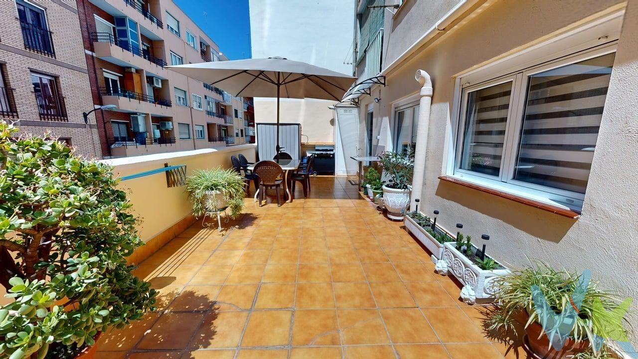 AV. TENOR FLETA.- Piso de 82m2 útiles, distribuidos en tres dormitorios (en origen 4), gran salón, amplia cocina y baño comleto. Terraza abalconada en salón y gran terraza de 30m2 en cocina. Completamente exterior. Reforma integral en 2024. Calefacción y agua caliente sanitaria individual a gas ciudad. Finca con ascensor. Situado en plena avenida, con todos los servicios y muy bien comunicado con la Z-30 y Z-40 y con el centro de la ciudad. No dejes de ver la visita virtual 360º donde podrás ver con todo detalle esta vivienda. El precio indicado no incluye impuestos, gastos de notaría, registro y honorarios de intermediación.
