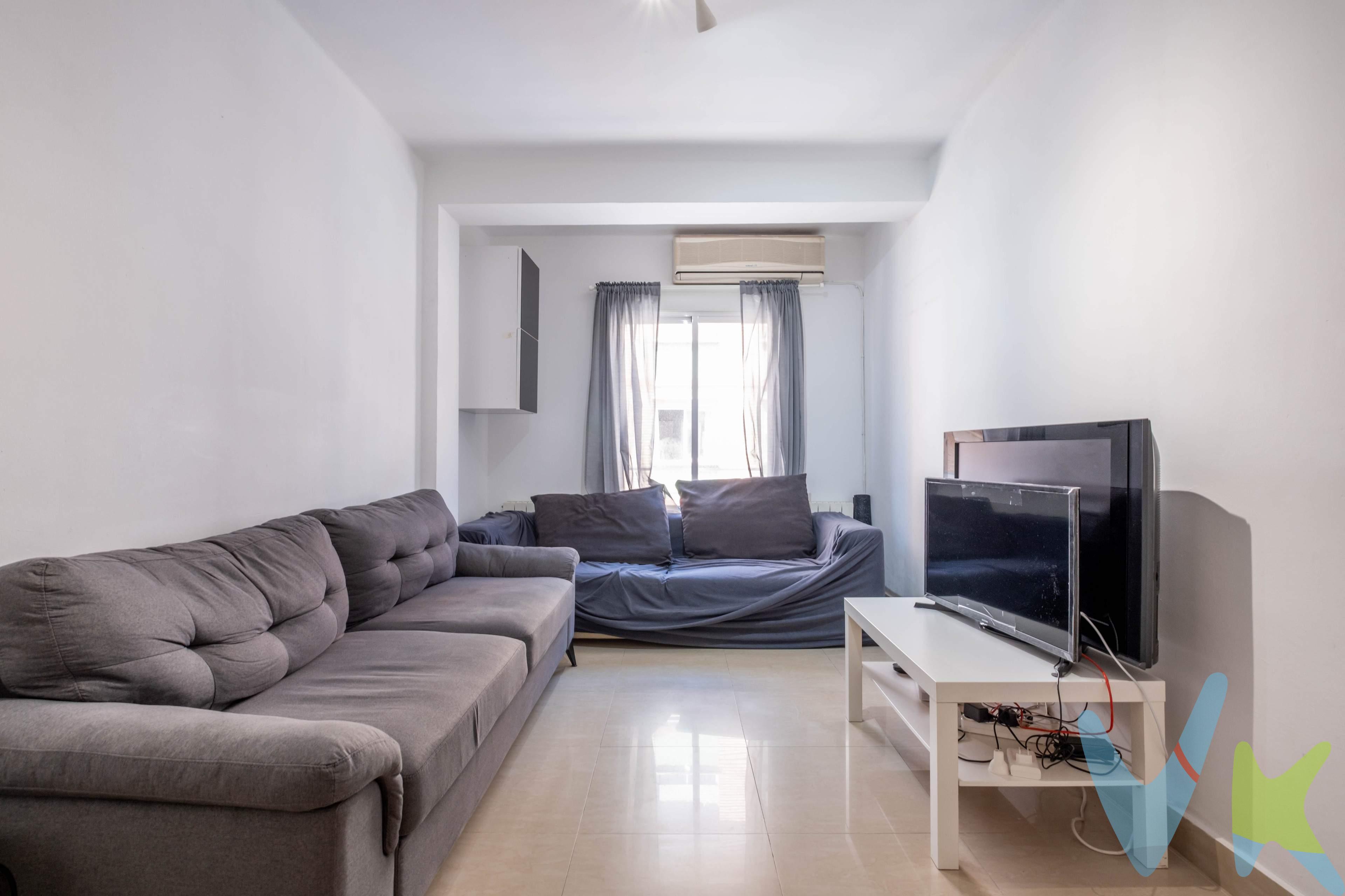 📍 C/ Escultor Benlliure – Ubicación excelente, junto al centro de salud y colegio público. 🏡 2 dormitorios | Reforma integral | Terraza acristalada. ✅ Vivienda alquilada actualmente con contrato firmado el 14 de junio de 2024 (duración: 5 años) por 625 €/mes. ✅ Seguro de impago incluido. ✅ Gastos de comunidad muy bajos. ✅ Sin ascensor, lo que reduce costes de mantenimiento. Piso completamente reformado, moderno y funcional. Ideal para inversores que buscan rentabilidad inmediata y mínima gestión. 🔹 Terraza acristalada con acceso desde un dormitorio. 🔹 Cocina independiente, moderna y equipada. 🔹 Salón amplio y luminoso. 🔹 Edificio sin ascensor (gastos mínimos). 📈 Buena rentabilidad y alta demanda de alquiler en la zona. 📞 Contacta para más información. ¡Inversión segura y sin esperas!. ℹ️ En el precio de venta no están incluidos los honorarios de la agencia por el servicio de gestión, asesoramiento y formalización del proceso de compra, que será facturado al comprador. La reserva del inmueble sólo se producirá después de que una propuesta de compra haya sido expresamente aceptada por el vendedor. El precio publicado NO incluye los impuestos y gastos legalmente establecidos y derivados de la transmisión e inscripción, en su caso.