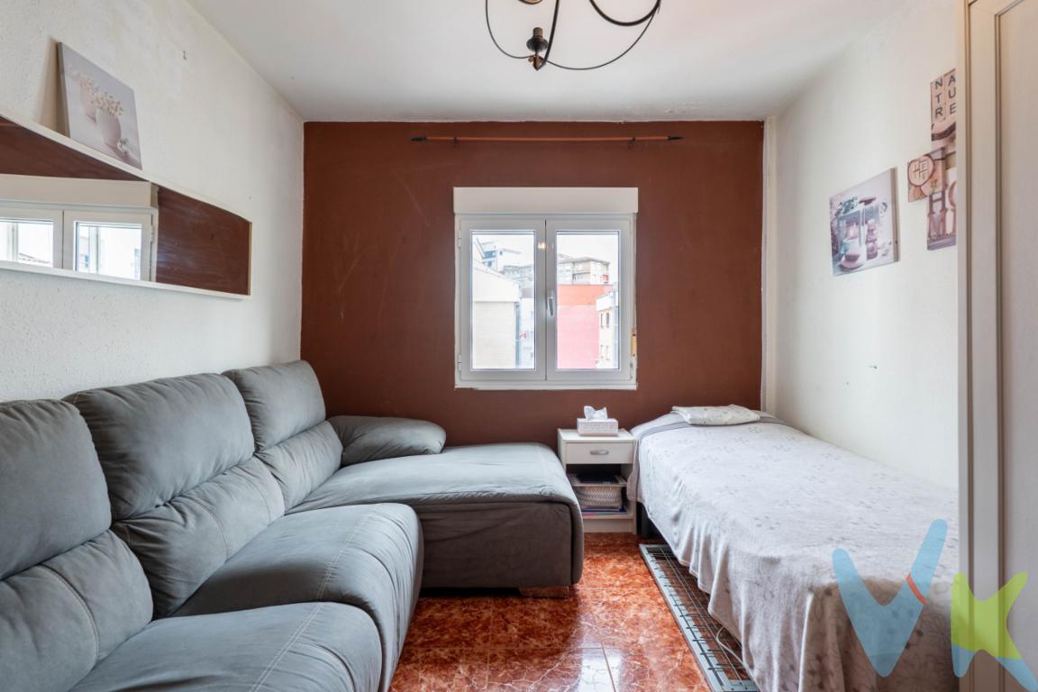¿Quieres asegurar la rentabilidad de tu compra desde el primer día? Se vende vivienda en cuarta planta sin ascensor, situada en un edificio tranquilo con un único vecino por planta. Ideal para quienes buscan invertir en una zona consolidada de Gijón.El piso destaca por su gran luminosidad, gracias a su doble orientación: calle y patio de manzana, lo que permite luz natural durante todo el día.La vivienda se encuentra arrendada en la actualidad lo que la convierte en una oportunidad de inversión con ingresos inmediatos.Se encuentra en una ubicación excelente, en una zona muy bien comunicada ya que cuenta con conexión directa con autopistas A-66 y AS-II, ideal para desplazarse por Asturias, cerca de supermercados, colegios, farmacias, paradas de autobús y a un pocos metros del Centro Comercial La Calzada.En lo relativo a su distribución cuenta con una amplia y bonita cocina, tres dormitorios funcionales, salón y cuarto de baño con ventana.No dejes pasar esta oportunidad y llámanos, estaremos encantados de acompañarte a que conozcas tu futura inversión.En el precio publicitado no se incluyen los Impuestos de Transmisiones Patrimoniales ni los Gastos de Notaría y Registro.