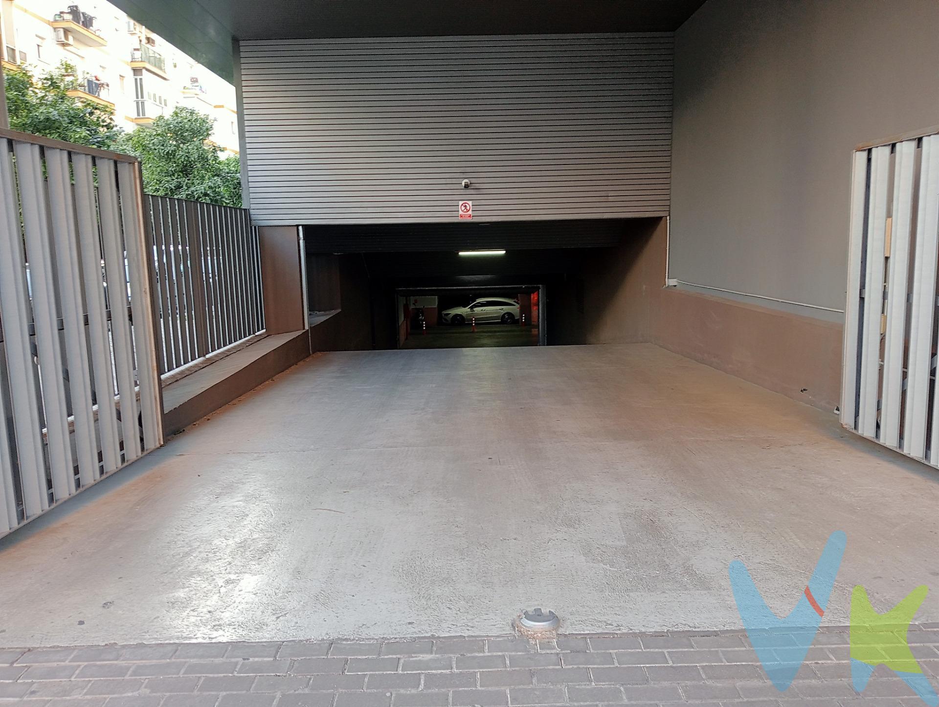 Magnifica plaza de garaje en Avda. Ramon y Cajal 12 situada en la planta -2. Entrada muy amplia con carril de entrada y salida independientes. Pasillos muy amplios y muy fácil aparcamiento. Informamos a nuestros clientes compradores que el precio de venta no incluye lo siguiente: Honorarios de la agencia inmobiliaria, Impuestos (I.T.P., I.V.A. o A.J.D., en su caso) ni otros gastos de la compraventa (gastos de Registro de la Propiedad, Notaría, Gestoría ni de posible Financiación). Documento F.I.S. a disposición del consumidor según Decreto 218/2005 Junta de Andalucía.