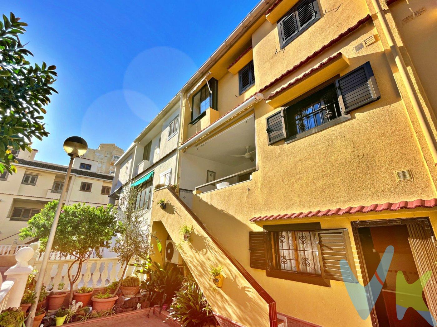 Adosado en venta en la Población de Tavernes de la Valldigna, vivienda unifamiliar a tan solo 50 metros de la playa, a 10 minutos a pie del lago Azul de Tavernes, y con servicios cercanos. La vivienda de 116 metros esta distribuida en 4 plantas, en la planta baja encontramos un garaje al que accedemos desde la planta baja del adosado o desde un acceso trasero comunitario, que ademas de tener capacidad para guardar tu vehículo, dispone de una practica cocina, un baño con ducha, trastero ademas de un espacio diáfano con múltiples usos en caso de no usarse como garaje, esto es muy útil pos si tenemos familiares con problemas de movilidad o con dificultades para subir escaleras. Desde el exterior, accedemos al la primera planta de vivienda, donde encontraremos el salón comedor, con chimenea, comedor y zona de ocio, un. aseo y una cocina totalmente equipada y reformada. En la segunda planta, encontramos 3 habitaciones, dos dobles y una simple, todas ellas con. ventiladores de techo y aire acondicionado. Por ultimo en la tercera planta, una amplia y espaciosa terraza nos aguarda. con muchas posibilidades, jardín, solarium, podemos hacer barbacoas, chill out..lo que imagines!!!. Una propiedad en un estado excelente que te ofrece la privacidad que no puedes tener en un apartamento, cerca de la playa, con capacidad para toda la familia y con muchas posibilidades de rentabilidad en verano!!.  ¿Quieres saber más? Solicita tu visita y ven a conocerla tu mismo!. La descripción del presente inmueble e imágenes tienen mero carácter informativo y en ningún caso carácter contractual, pudiendo ser modificados por la inmobiliaria comercializadora sin que ello implique responsabilidad alguna frente a terceros. En el precio de venta a público, esta propiedad NO incluye los gastos de adquisición (Notario, registro, gestión, honorarios, etc…). 