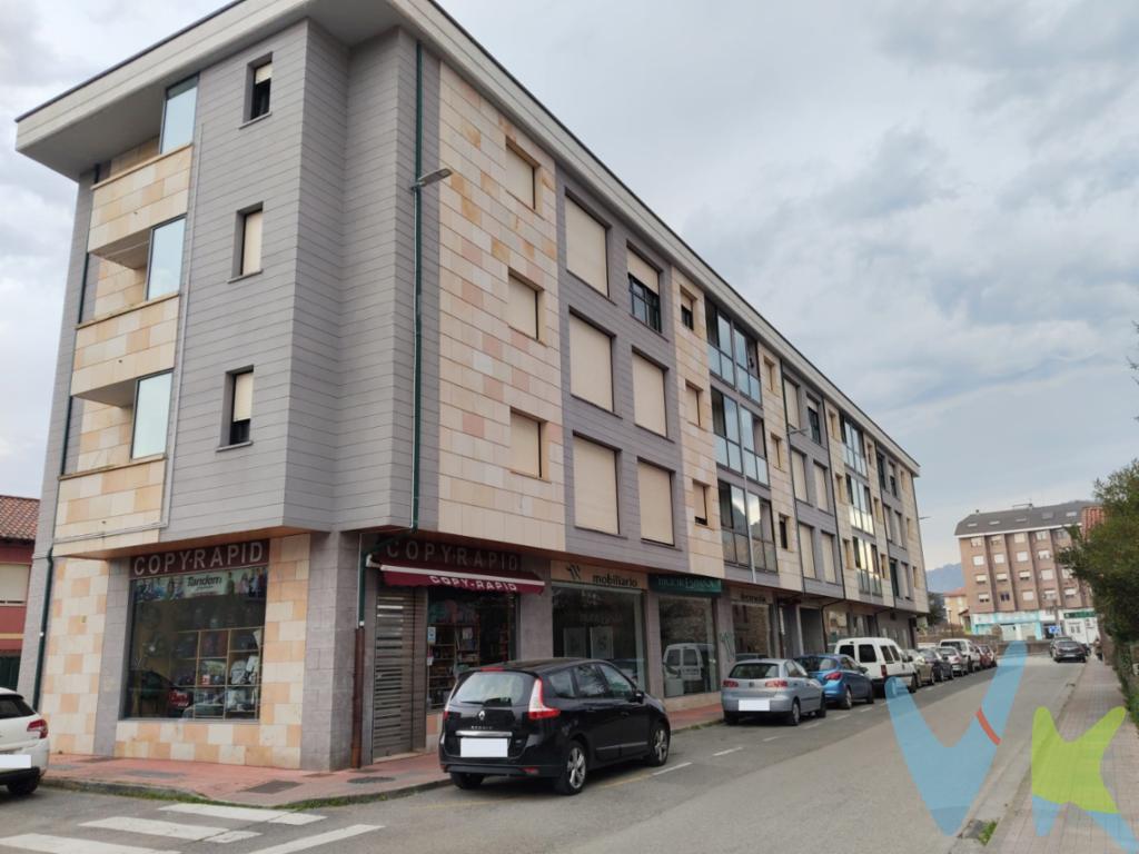 Cada vez es más complicado aparcar en cualquier parte de Los Corrales, y si hablamos del centro del pueblo, es mucho peor, por lo que te ofrecemos la solución.Junto a la Iglesia de San Vicente Mártir y a un minuto andando del centro, se vende plaza de garaje en el edificio \"San Vicente\".La entrada de acceso a la zona de aparcamiento es comodísima, y el espacio para maniobrar es muy amplio, por lo que no tendrás problema en aparcar tu vehículo. No dudes en venir a visitarnos y no te arrepentirás!!
