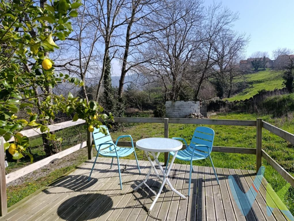 ¡Oportunidad  ÚNICA Valles Pasiegos!Parcela con CARAVANA Y TERRAZA  para disfrutar desde el primer día. Tiene una superficie de 1.637 m² RUSTICO EDIFICABLE,  en Abionzo ,Villacarriedo, en un entorno natural espectacular y muy tranquilo, con servicios a 5 min, en Villacarriedo y a 10 min de Selaya, donde cuentas con servicio médico, colegios, supermercados, restauración, comercio...Ideal  tanto para CONSTRUIR tu vivienda  de 100 m2 por planta, con previa autorización de la CROTU, o para USO VACACIONAL/  RESIDENCIA  desde el primer día en tu caravana con zona de SALÓN, COCINA, DORMITORIO Y BAÑO  con LUZ Y AGUA. Además cuenta con una construcción en bloque de 7 m2 , en la zona más llana, el resto de la finca presenta desnivel.La parcela tiene acceso rodado  por asfalto a 60 metros de la finca y posibilidad de llegar hasta la puerta en vehículo por camino vecinal.Naturaleza, tranquilidad y gran potencial en una sola finca.Gastos e impuestos no incluidos en el precio (compra sujeta a ITP. El comprador se hará cargo de los costes de la escritura e inscripción en el registro de la propiedad) Más información en www.activanorte.comNo incluidos gastos de gestión al comprador del 1.000EUR+ IVA