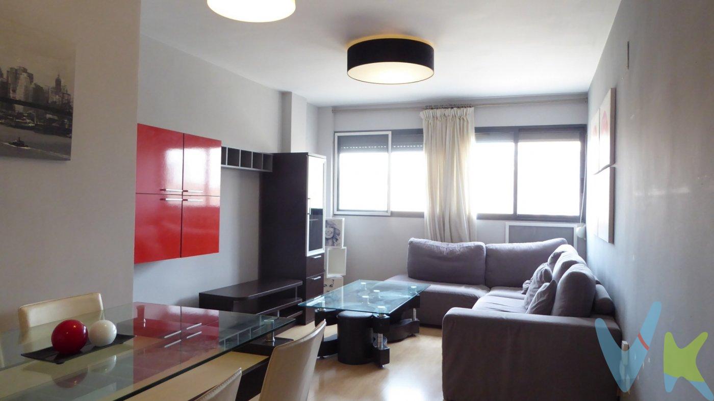 Vivienda de Protección Oficial. Será necesario cumplir con los requisitos que la normativa establece para poder comprar este tipo de viviendas. Consúltanos. Porque estás cansado de vivir con tus padres, porque necesitas tu propio espacio, o simplemente ha llegado el momento de llevar vuestra relación al siguiente nivel, presta atención a esta vivienda.  . Se trata de una vivienda seminueva, de reciente construcción, con todas las calidades y comodidades que necesitamos hoy en día. Cuenta con 3 dormitorios con armarios empotrados y dos amplios baños, uno de ellos en suite.  . Tiene una distribución muy cómoda. Desde un distribuidor se da paso a cualquier dependencia. Para completar esta maravilla, se incluye una plaza de garaje en la misma finca.  .  Da el salto y da la bienvenida a la república independiente de tu casa.  .  -------------------.  .  Agencia Registrada con el Nº 5343 en el Registro Obligatorio de Agentes Inmobiliarios de la Comunitat Valenciana, según el DECRETO 98/2022, de 29 de julio, del Consell, por el que se regula el Registro de Agentes de Intermediación Inmobiliaria de la Comunitat Valenciana. La documentación del inmueble ha sido revisada y estimamos que reúne todos los requisitos necesarios para ser comercializado. El precio ofertado no incluye los honorarios de la agencia a cargo del comprador, que ascienden al 4% del precio final del inmueble. El precio ofertado tampoco incluye ni los gastos de notaría y de registro de la propiedad (que están sujetos a aranceles y varían dependiendo del precio de venta), ni los impuestos (que en la Comunidad Valenciana varían dependiendo del precio del inmueble y de las características personales del comprador). Las medidas aquí expuestas han sido obtenidas del Catastro. El anuncio no es vinculante, puede contener errores. ¿Tienes alguna duda? Consúltanos. ***. Los vendedores han confiado en este equipo para gestionar la venta del inmueble de forma exclusiva. Como no puede ser de otra forma, garantizamos un servicio de calidad, actuando en todo momento de forma transparente, ética y profesional. Así pues, se ruega la no interferencia de terceros y, sobre todo, no molestar a los propietarios, a los ocupantes del inmueble o a los vecinos. Muchas gracias por tu comprensión. 