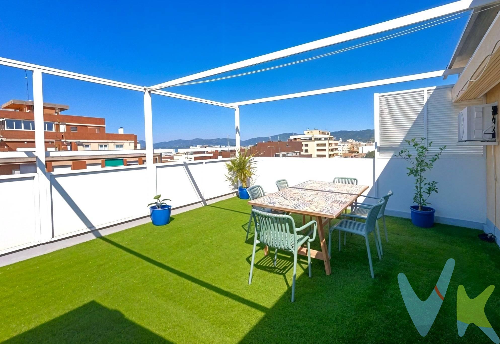 PRECIOSO ÁTICO CON ESPECTACULAR TERRAZA EN PASSEIG PRIM de REUS. ¿ Y AHORA QUÉ? .  ¿Cuántas veces nos habremos realizado esta pregunta a lo largo de nuestra vida? ¿Cuántas veces nos habrá cogido vértigo al intentar responderla? y ¿Cuántas veces habremos permitido que la hayan respondido otros en nuestro lugar?.   No permitas por más tiempo que te dirijan, que hablen por ti, que marquen tu tempo vital, ni tan sólo me permitas a mi que te describa lo fabuloso y maravilloso que resulta vivir en un ático como el que te acabo de mostrar. Ya lo has visto y lo más seguro que habrás leído las características, equipamiento y distribución en la ficha técnica de este anuncio. No permitas que te cuente lo que harás o dejarás de hacer en esta exclusiva terraza del único ático de este edificio y en la  practicidad de su interior. Concierta una visita y se tú quien me lo cuente a mi.  Ahora te toca a ti! Dirige tu vida y responde tus preguntas.  Ah! por cierto ¿Y ahora qué?. #TERRAZA DE 40M² AL MISMO NIVEL QUE LA VIVIENDA#COMPLETAMENTE REFORMADO#CÉNTRICO#COCINA EQUIPADA#2HABITACIONES + TRASTERO#AIRE ACONDICIONADO#PARQUET y GRES#CERRAMIENTOS DE ALUMINIO CLIMALIT#ÚNICO ÁTICO DEL EDIFICIO#ASCENSOR#LUMINOSO#PK OPCIONAL EN LA ZONA#EL ÁTICO DE TUS SUEÑOS EN PASSEIG PRIM DE REUS#.  