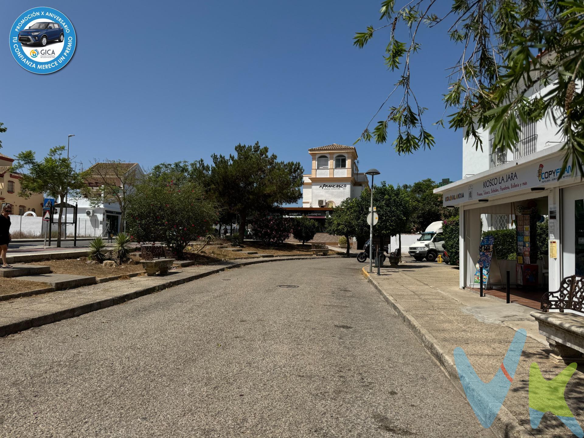 ¡Encuentra tu espacio perfecto en Sanlúcar de Barrameda, en la exclusiva zona de La Jara! Presentamos plazas de garaje de 11 metros cuadrados útiles, diseñadas para brindarte comodidad y seguridad para tu vehículo. Características destacadas:. 🚗 Amplios 11 metros cuadrados útiles. 🔐 Acceso seguro las 24 horas. 🚨 Vigilancia permanente para tu tranquilidad. 📍 Ubicación privilegiada en la prestigiosa zona de La Jara. ¡No te pierdas la oportunidad de garantizar la protección de tu vehículo en un entorno privilegiado! Ya sea que necesites un espacio adicional o estés buscando una inversión segura, nuestras plazas de garaje son la elección ideal. Contacta con nosotros para más información y asegura tu plaza de garaje en Sanlúcar de Barrameda. ¡Tu vehículo merece el mejor lugar!. *Le informamos que los gastos de notaría, impuestos y honorarios de la agencia no están incluidos en el precio.