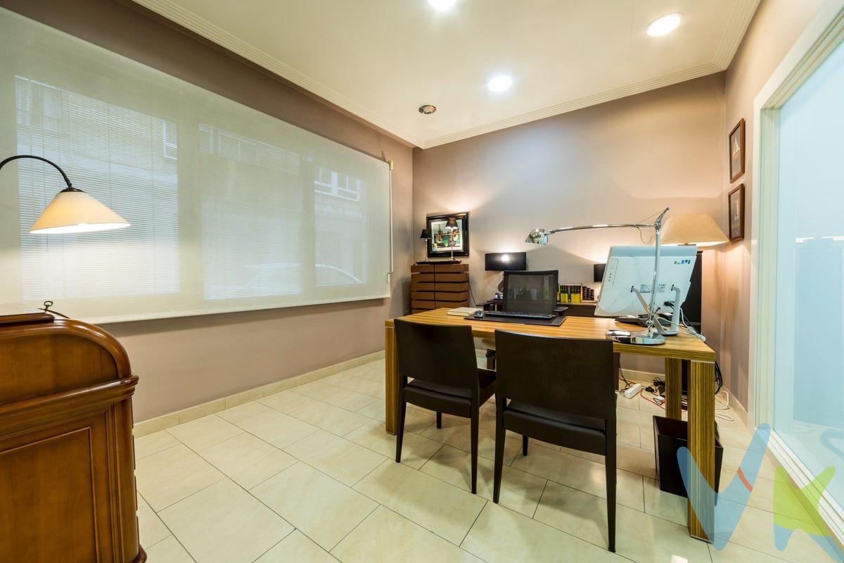 Despacho Profesional en Planta Baja – Zona Semi centro , Castellón. ¡Oportunidad única para tu negocio en una de las zonas más dinámicas de Castellón!. Se ofrece en venta/alquiler este despacho profesional en planta baja, situado en una ubicación estratégica del semi centro de Castellón, ideal para despachos jurídicos, asesorías, consultas médicas, gestorías, startups o cualquier actividad profesional que requiera buena visibilidad y fácil acceso.  Ubicación. Emplazado en una calle tranquila pero bien conectada, a escasos minutos a pie del centro histórico, con proximidad a organismos oficiales, bancos, comercios y transporte público. Excelente visibilidad y acceso directo desde la calle.  Características del Inmueble. •	Superficie construida: 253 metros cuadrados construidos. •	Distribución funcional: Espacio dividido en varias estancias, zona de recepción, 2 despachos independientes que dan a la calle, sala de juntas, archivo y aseo privado; además tiene una zona diáfana con más metros. •	Fachada a calle: Con escaparate/ventanal que permite entrada de luz natural y buena imagen corporativa. •	Estado de conservación: Buen estado. •	Climatización: Aire acondicionado frío/calor. •	Accesibilidad: Acceso sin barreras arquitectónicas. ✅ Ventajas Principales. •	Planta baja con acceso directo desde la calle – sin escaleras ni ascensores. •	Ubicación ideal para captar clientes locales. •	Posibilidad de rótulo comercial visible desde la vía pública. •	Zona consolidada y con alta demanda para actividades profesionales. 📊 Ideal Para:. •	Profesionales independientes. •	Empresas que busquen una sede funcional y bien ubicada. •	Inversores que deseen rentabilidad mediante alquiler. ¿Estás buscando un espacio que represente profesionalismo, buena ubicación y comodidad para tus clientes? Este despacho es la opción perfecta. 📞 Contáctanos para más información o para agendar una visita sin compromiso, llamando a nuestra oficina 964226308, gracias. 