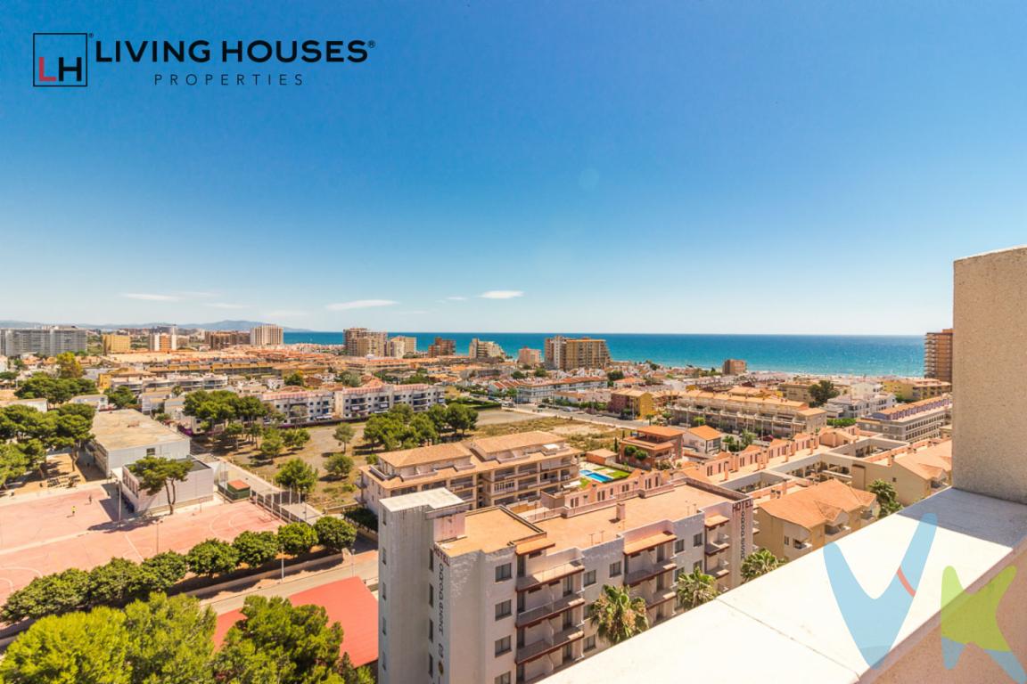  **Descubre el hogar de tus sueños en Oropesa del Mar**Presentamos una oportunidad única para adquirir un magnífico piso en venta, situado en la codiciada Zona Playa Morro de Gos, en Oropesa del Mar-Orpesa. Este fabuloso inmueble, que combina comodidad y lujo, se encuentra en la planta 11 de un edificio moderno y bien mantenido, construido en 2003.Al ingresar al piso, te sorprenderás con sus 77 metros cuadrados útiles, cuidadosamente distribuidos para maximizar el confort y la funcionalidad. Su superficie total construida de 94 metros cuadrados ofrece un espacio generoso y acogedor que cumplirá con todas tus expectativas.La propiedad cuenta con tres habitaciones, todas ellas diseñadas para asegurar el descanso y la privacidad de sus moradores. Sus generosos ventanales permiten que la luz natural inunde cada rincón del hogar, creando un ambiente cálido y luminoso que invita a disfrutar de la paz y la tranquilidad.Una de las características más destacadas de este piso son sus impresionantes vistas al mar. Desde su elevado puesto en el edificio, podrás deleitarte con el esplendor del paisaje marítimo que se extiende más allá del horizonte. Este privilegio visual se convierte en una compañía constante, brindando una sensación de serenidad y bienestar que no tiene precio.Podrás disfrutar de 2 GRANDES TERRAZAS, una en la planta salón de unos 12metros y otra en la planta duplex, parte techada y parte al aire libre de unos 45 metros.El edificio, además de entregarte un ascensor para tu comodidad, cuenta con una piscina comunitaria que te permitirá disfrutar del clima mediterráneo en un entorno exclusivo y privado. Asimismo, la inclusión de un garaje es una ventaja que garantiza la seguridad de tu vehículo y proporciona un acceso fácil y directo a tu residencia.Tienes incluido en el precio una CABINA PRIVADA y UNA PLAZA DE GARAJE EN SÓTANO.Perfectamente comunicado, este inmueble se encuentra cerca de servicios de tren y autobús, lo que facilita los desplazamientos y conecta con los principales puntos de la región de manera rápida y eficaz. Esta accesibilidad complementa la oferta del entorno, donde se pueden disfrutar de diversos servicios y actividades.Para quienes aprecian un hogar listo para entrar a vivir, esta propiedad viene amueblada y equipada con electrodomésticos de calidad, reduciendo cualquier preocupación adicional y permitiendo disfrutar del confort desde el primer momento.La relación entre la calidad de vida que ofrece, la ubicación privilegiada en la Costa de Azahar y las características excepcionales del inmueble, hacen de esta propiedad una inversión inmejorable tanto para vivienda habitual como para casa de vacaciones.Te invitamos a visitar este piso para que puedas experimentar de primera mano todo lo que tiene para ofrecer. Su ubicación, sus vistas y el confort de sus instalaciones te enamorarán, convirtiéndose en el refugio perfecto para aquellos que buscan un equilibrio entre lujo y confort. No dejes pasar esta oportunidad de vivir la vida que siempre has soñado en un entorno inigualable. Contáctanos hoy mismo para concertar una visita y permítete descubrir lo que puede ser tu próximo hogar. 