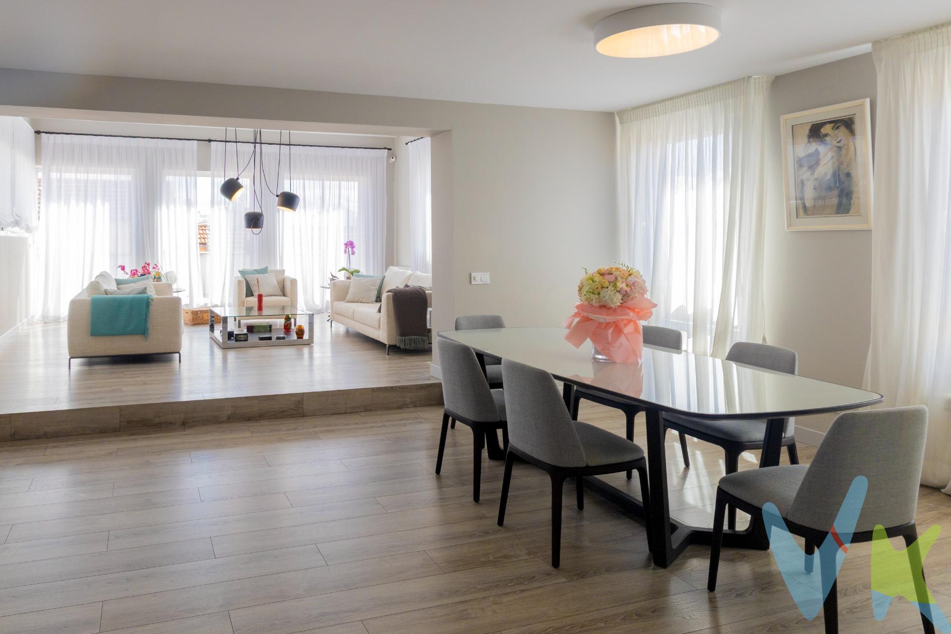 Descubre una joya en el corazón de Madrid: un impresionante ático dúplex de 360 m2 que redefine el lujo y la exclusividad. 🏡 Distribución excepcional:. •	3 amplios dormitorios dobles, incluyendo una majestuosa suite principal con vestidor, baño privado con ducha y bañera, y un acogedor espacio de oficina. •	2 baños completos con diseño moderno y acabados de alta calidad. •	Cocina totalmente amueblada y equipada, con elegantes puertas correderas de cristal templado que la integran con el espectacular salón de más de 70 m2. •	Salón con dos ambientes diferenciados: zona de comedor y acogedora zona de estar, bañada en luz natural gracias a sus ventanales panorámicos. •	Terraza perimetral con acceso directo desde el salón, ideal para disfrutar del aire libre y de las vistas despejadas. •	Aire Acondicionado en todas las estancias. Calefacción central. Ascensor. Conserje. 🏙️ La joya de la vivienda: su terraza superior. En la planta alta, un oasis privado te espera: una terraza de ensueño con vistas 360º a Madrid. Disfruta de:. •	Un espectacular porche donde relajarte o recibir invitados. •	Una cocina exterior completamente equipada para tus celebraciones. •	Un cuarto de baño para mayor comodidad. •	El lugar perfecto para organizar inolvidables fiestas veraniegas, noches de descanso bajo las estrellas y barbacoas con la ciudad a tus pies. 🏢 Estudio independiente, perfecto para tu hijo adolescente o alquilar, familiares/huéspedes o empleados del hogar. Además, la vivienda cuenta con un estudio independiente con:. •	Cocina americana totalmente equipada. •	Baño completo con acabados de alta calidad. •	Salón-dormitorio funcional y acogedor. •	Terraza privada de 40m² con espectaculares vistas de todo Madrid, ideal para relajarse y desconectar. 🏘️ Ubicado en una de las mejores zonas de Chamberí, con una conexión inmejorable y rodeado de todos los servicios, comercios y zonas verdes. 🚀 Si buscas una propiedad exclusiva, espaciosa y con las mejores vistas de Madrid, ésta es tu oportunidad!. ✨ Llama ahora y ven a visitar el cielo de Madrid. ✨ . El comprador tendrá un coste adicional correspondiente al servicio de gestión, asesoramiento y acompañamiento en todo el proceso de compra. Dicho importe, el mobiliario, la decoración y los impuestos no están incluidos en el precio publicado. 