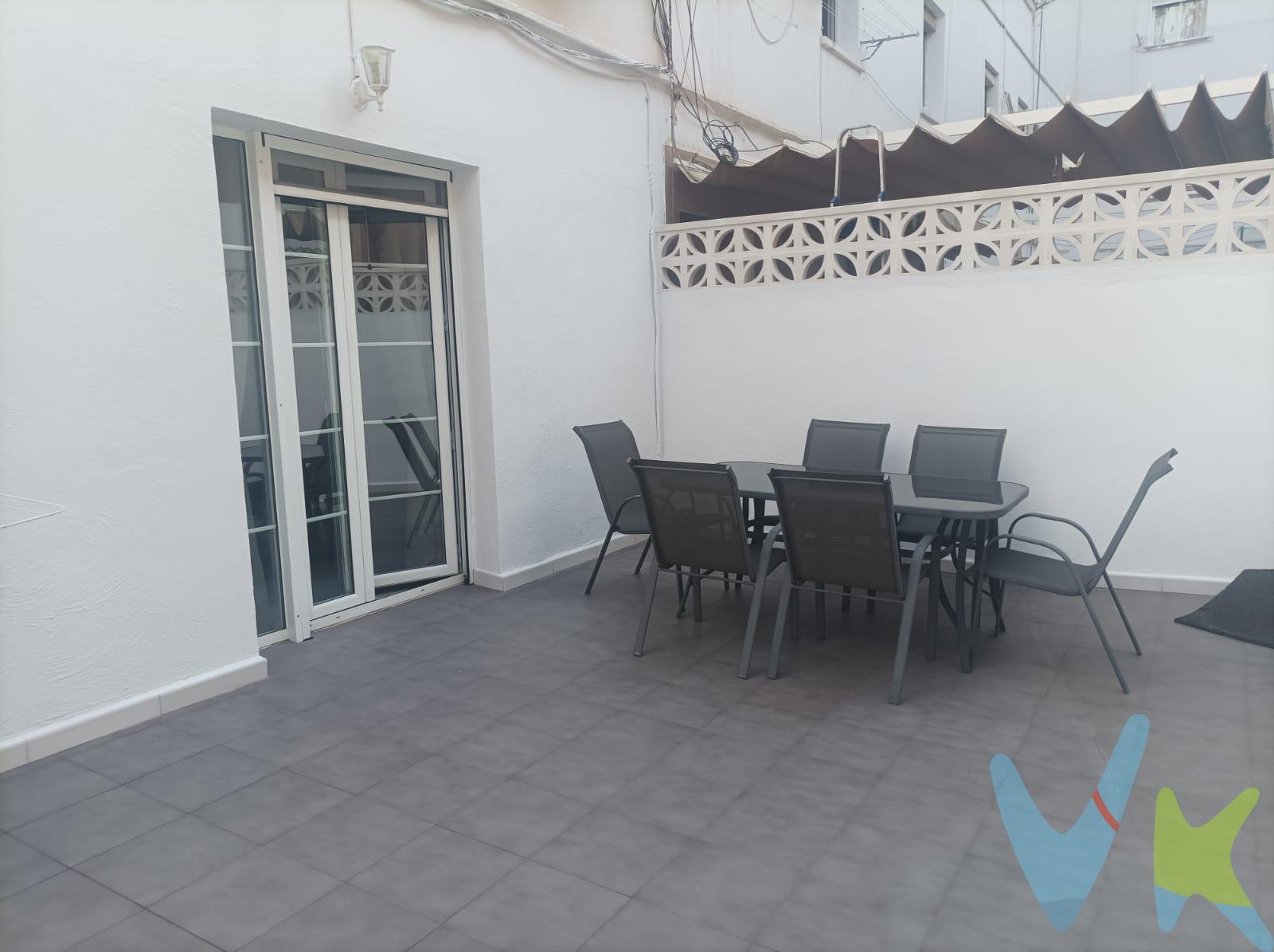 Increíble piso reformado con gran terraza de 28 metros, vivienda de dos habitaciones, las dos dobles, baño completo con ducha, amplio salón comedor con cocina abierta y salida a la terraza, piso totalmente reformado y en perfecto estado, tiene un trastero enorme en la terraza. LA VIVIENDA SE ENCUENTRA ALQUILADA HASTA MARZO DEL 2025,teniendo así rentabilidad desde el primer momento, inquilinos impecables, zona inmejorable, al lado de las universidades y de Avenida Aragón, ideal inversores. Para más información ponte en contacto con nosotros.