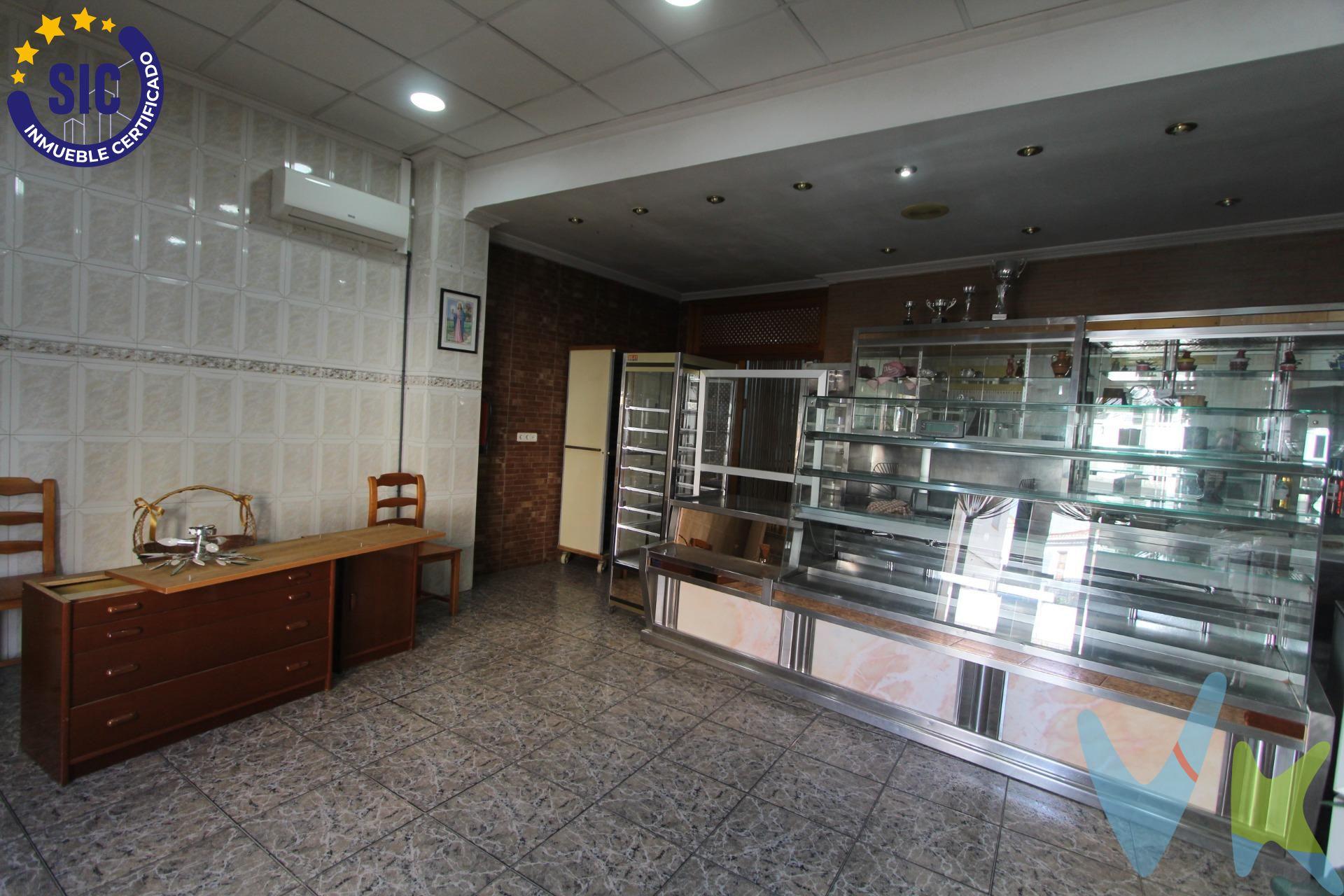 LOCAL COMERCIAL CON VIVIENDA. Presentamos esta excelente oportunidad de inversión en Macastre, un bonito y tranquilo municipio de Valencia, rodeado de la naturaleza. La propiedad se encuentra en pleno centro del pueblo junto al estanco, es una ubicación con gran visibilidad, paso de vecinos y fácil acceso a clientela. El inmueble de 337m2, compuesto por un local comercial, totalmente equipado y una amplia vivienda. La planta baja, de 228m2 alberga una panadería (sala de venta) y obrador de pan y bollería, completamente equipado con toda la maquinaria, necesaria para continuar la actividad desde el primer día, incluyendo un horno de pellets, amasadoras, cortadoras, formadoras, fermentadoras, camara frigorifica de paneles grandes, congelador, etc.. Además el negocio dispone la licencia de actividad en vigor, lo que facilita su puesta en marcha de forma inmediata. El local se encuentra en buen estado de conservación. La planta alta de 109m2 completa la zona residencial (zona de vivienda), que ofrece gran potencial y se encuentra en estado para reformar, permitiendo adaptarlo al gusto y las necesidades del nuevo propietario. La vivienda dispone en total de: 5 dormitorios, 2 baños, cocina, salon, amplio patio, despensa. . Una propiedad ideal tanto para quienes desean emprender un negocio de panadería, como para quienes buscan combinar la vivienda y actividad comercial en un mismo inmueble. Ideal para profesionales del sector, que deseen continuar con una propiedad ya preparada o para inversores o emprendedores, que busquen. combinar el negocio y vivienda en una ubicación privilegiada. Una oportunidad unica en corazón de Macastre. Solicite una información o concerte una visita sin compromiso. VENTA:. PVP 175.000€. Gastos e impuestos no incluidos en el precio. La compra conlleva impuestos y gastos de formalización para el comprador. A título orientativo se informa que en segundas transmisiones el ITP con carácter general en Valencia es del 9%, pudiendo existir otros tipos impositivos atendiendo a las circunstancias personales del comprador u otras circunstancias previstas legalmente. Base imponible del impuesto el mayor valor entre el precio de compraventa, la tasación o el valor de referencia catastral. En cuanto a los gastos de notaría y registro, en su caso, suelen oscilar aprox. entre 1,5% y 2,5% (aranceles variables según precio, n.º de copias y complejidad). El comprador elige notario. Si el comprador precisase de hipoteca: tasación, condiciones y costes bancarios serán según entidad elegida por el comprador, así como los gastos de gestoría, y cualesquiera otros gastos inherentes a la formalización de la compraventa que legalmente correspondan a la parte compradora, salvo pacto expreso en contrario con el vendedor. El consumidor tiene, conforme a la normativa vigente, a su disposición información y documentación adicional relativa al inmueble y condiciones de la compraventa, que podrá ser consultada en C/Joaquín Costa 4, bajo 46005 Valencia o urbe2@remax.es. Honorarios de mediación inmobiliaria a cargo del COMPRADOR: (3% del precio final de venta más IVA (21%), salvo otro pacto.); y de VENDEDOR (según acuerdo con el mismo). Se informa al consumidor que la agencia actúa como intermediaria inmobiliaria en la operación, estando cualquier eventual compraventa y sus condiciones sujeta a la aceptación expresa del propietario-vendedor y a la posterior formalización del correspondiente contrato.