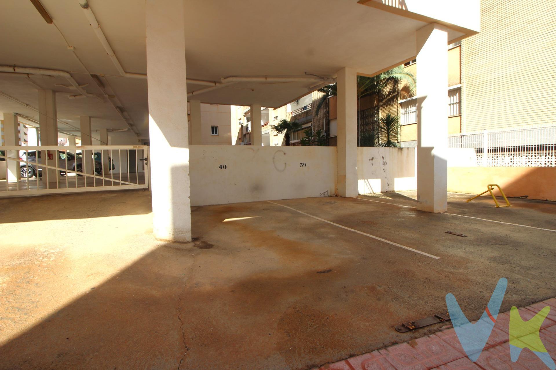 ¡Oportunidad! Plaza de parking en venta, en una ubicación privilegiada, a escasos metros tanto de la playa de la Concha como de Morro de Gos, zona con alta demanda de plazas de aparcamiento. Está situada en el bajo de  un edificio, con fácil acceso, sin rampas de entrada y salida, a pie de calle. La plaza cuenta con unas dimensiones de 2,20 metros de anchura por 4,50 metros de longitud. Deja de dar vueltas y ven a probarla. Los metros útiles son aproximados. Este inmueble es en exclusiva, con lo que le facilitamos cualquier información sobre la vivienda. Por este motivo, solicitamos no molesten al propietario, ocupantes de la propiedad, vecinos o conserje de la comunidad. . Muchas gracias por su comprensión. El precio indicado puede sufrir variaciones. En todos los casos los precios expuestos son más impuestos y gastos derivados de la transmisión del inmueble.