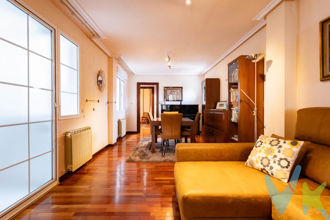 Situado en el barrio de la arena al lado de la playa de San Lorenzo, ponemos a la venta un piso muy bonito, en buen estado que sin duda te llamará la atención.Te explicamos más detalles:Está distribuido en dos dormitorios, originalmente eran tres.El salón, baño y cocina completan el resto del inmueble.Su estado de conservación es bueno así como las calidades empleadas.Es un piso luminoso, ya que estamos hablando de una sexta planta, con buenos huecos y con una ubicación inmejorable para quien valore tener la playa a menos de 5 minutos caminando.Servicio individual de calefacción por gas natural y ventanas cambiadasEl barrio de la arena es además uno de los que cuenta con más arraigo en la ciudad, con un ambiente inmejorable y con todo tipo de servicios para hacer de tu día a día una experiencia de calidad.Sin duda un producto con mucha demanda que estamos seguros que generará interés....Llama, infórmate y seguro que visitas.Estaremos encantados de poder atenderte.En el precio no está incluido el 8% de transmisión patrimonial ni los gastos de registro y de notaría.