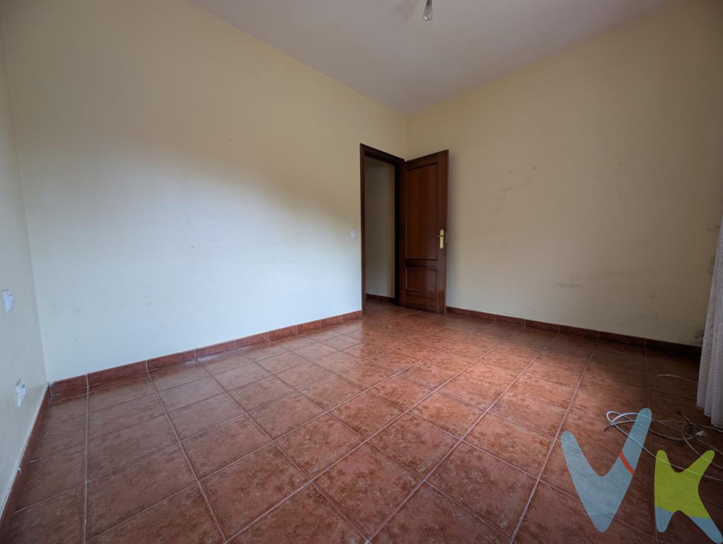 Chalet Adosado en Arredondo  ¡Con mucho potencial!Descubre esta estupenda oportunidad en el corazón de Arredondo. Se trata de un chalet adosado de 4 amplias habitaciones, 2 baños completos y 1 aseo, ideal para familias que buscan espacio y tranquilidad. Detalles clave:Con un pequeño retoque estético, este chalet puede convertirse en el hogar de tus sueños o en una excelente inversión.Ubicado en un entorno natural privilegiado, a pocos minutos del centro del pueblo y con buena conexión por carretera.Precio muy competitivo. ¡Una oportunidad que no puedes dejar pasar!Zona tranquila y rodeada de naturalezaNecesita pintura: ¡perfecto para personalizar a tu gusto!Buena distribución2 baños + 1 aseo4 habitaciones luminosas2 terrazas para los momentos de ocio con la familia y los amigos