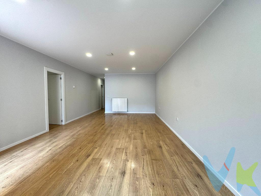 Amplia y luminosa vivienda a estrenar de 2 habitaciones y 2 baños en el centro de Los Corrales de Buelna. Si buscas amplitud, luminosidad y la comodidad de vivir en pleno centro de Los Corrales, la Vivienda A es perfecta para ti. Con sus 103 m² de superficie, sus dos dormitorios y dos baños completos, te brinda espacio de sobra para tu día a día.     Eficiencia energética: La aerotermia híbrida te garantiza un importante ahorro en calefacción y agua caliente, aportando confort y reduciendo el consumo de gas hasta en un 50%.     Calidades destacadas: Cocina y baños amueblados, suelos de parqué flotante en los dormitorios y salón, y un aislamiento acústico superior gracias a su doble cerramiento y tabiques de pladur.     Ubicación privilegiada: Sal de casa y ten a mano comercios, servicios y ocio en el corazón de Los Corrales. ¡Una oportunidad única para quienes exigen calidad de vida sin renunciar al centro urbano!. GASTOS DE LA TRANSACCION:.  . • LA COMPRA DE CADA VIVIENDA ESTÁ GRAVADA POR EL IMPUESTO DE ACTOS JURÍDICOS DOCUMENTADOS: TIPO IMPOSITIVO DEL 1,5%. • COSTE DE LA ESCRITURA DE COMPRAVENTA. • COSTE DE LA INSCRIPCIÓN DE LA ESCRITURA DE COMPRAVENTA. PRECIO: 135.000 € + 10% IVA. 