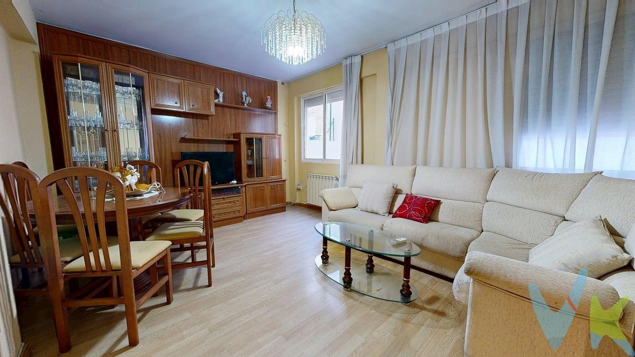 UNCETA, 87 - 89. ¡Descubre tu nuevo hogar! Este encantador piso de 60 m² útiles se encuentra en una ubicación privilegiada, ideal tanto como primera vivienda como inversión para alquilar. Con un dormitorio doble y otro sencillo que cuenta con un acogedor balcón, este espacio ofrece la combinación perfecta de comodidad y funcionalidad. El amplio salón es perfecto para relajarse, mientras que la cocina completamente equipada te permitirá disfrutar de tus dotes culinarias. Además, la joya de este inmueble es su espectacular terraza de 21 m² y otra en patio interior de 7m2, donde podrás disfrutar de momentos al aire libre y organizar reuniones con amigos y familiares. La calefacción individual a gas ciudad y el aire acondicionado en el salón garantizan un ambiente agradable durante todo el año. . El piso se vende amueblado y cuenta con un armario empotrado en el dormitorio principal, optimizando así el espacio de almacenamiento. La finca, en buen estado de conservación, dispone de ascensor a cota cero, facilitando el acceso. El precio indicado no incluye impuestos, gastos de notaría, registro y honorarios de intermediación. Anuncio no vinculante, puede contener errores.