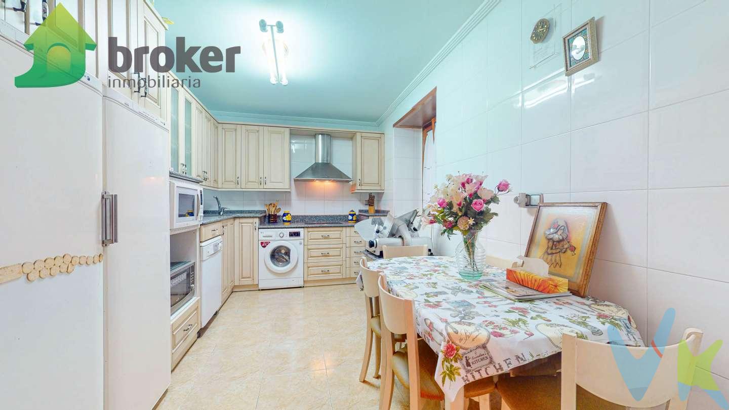 ¡¡¡ EXCLUSIVA !!!  INMOBILIARIA BROKER pone a tu disposición este espectacular CASERÍO ubicado en el término municipal de Barakaldo, en PLENA NATURALEZA, pero con la comodidad de estar a 5 minutos en coche del centro de Barakaldo y de Bilbao, así como a 15 minutos andando del Metro de Cruces y de múltiples paradas de autobús.
El caserío se rehabilitó íntegramente en el año 2000, con paredes con cámara de aire y aislante. Está diseñado de tal forma que puedan ser DOS CASAS totalmente independientes, con dos entradas (ambas con puertas acorazadas), aunque actualmente están comunicadas entre sí. 
En la PLANTA BAJA, dispone de dos cocinas completamente equipadas, dos salones comedores de buen tamaño, dos habitaciones (una con baño completo integrado) y 3 baños (uno de ellos aseo).
En la PRIMERA PLANTA cuenta con otras 6 habitaciones, todas ellas de muy buen tamaño y con TECHOS MUY ALTOS, y otros dos baños completos muy amplios.
Junto a la casa se encuentra el TXOKO independiente, de casi 60 metros, ideal para todo tipo de reuniones y celebraciones, pues cuenta con un GRAN COMEDOR, además de cocina de gas, cocina con placa vitrocerámica, horno de leña y chimenea. Al lado del txoko, podremos disfrutar también de una fantástica BARBACOA.
Se puede acceder hasta ambas puertas de entrada de la casa por un camino particular asfaltado, con espacio para aparcar varios vehículos.
Y por si esto fuera poco, la finca dispone de 12500 METROS DE TERRENO, con gran variedad de árboles frutales, huerta, gallinero .... a los que podrás darles diferentes usos, incluso construir otra casa.
Esta puede ser la casa de tus sueños, o incluso puedes convertirla en una CASA RURAL. Puede ser una gran oportunidad por su cercanía a Bilbao y ahora que el turismo rural está tan de moda.
Llámanos o envíanos un email y vamos a verla sin ningún compromiso. 
Gastos de gestión a cargo del comprador del 1 % (+IVA) no incluidos en el precio.
Colegiado API 584. Trabaja con verdaderos profesionales.