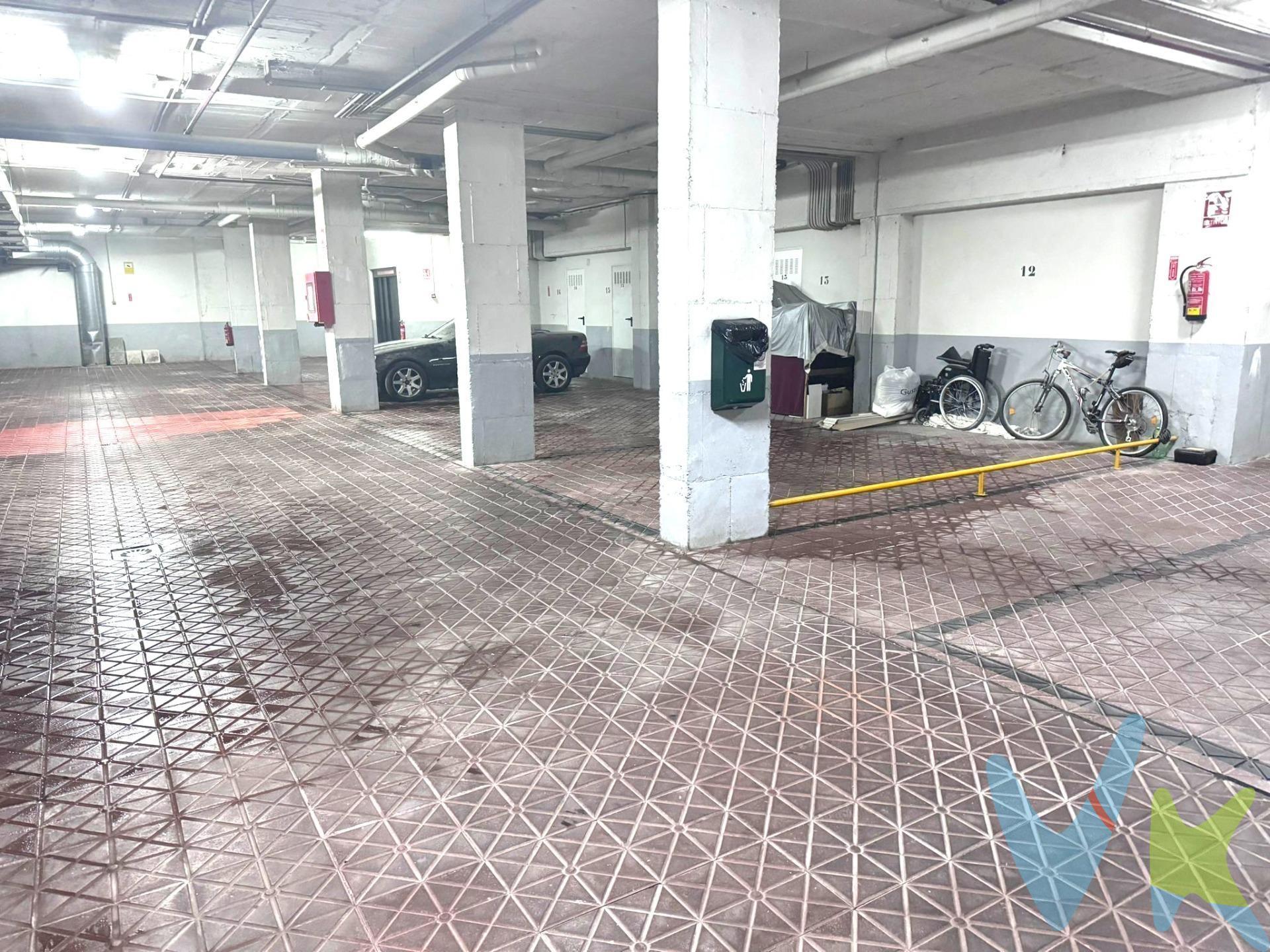 ¡MAGNIFICA PLAZA DE GARAJE! Esta ubicada en pleno corazón Nervión. Tiene una ubicación dentro del garaje excepcional, con mucho espacio para maniobrar, cuenta con un montacoches. Animate, aparcar tranquilamente por la zona de Nervión ya no es problema por un precio irresistible. Informamos a nuestro clientes que el precio de venta no incluye lo siguiente: Honorarios de la agencia inmobiliaria, impuestos (el Impuesto de Transmisiones Patrimoniales, I. V. A. , o A. J. D. , en su caso), otros gastos de la compraventa (gastos de registro de la Propiedad, Notaría, gestoría ni de posible financiación). Documento D. I. A. a disposición del consumidor según Decreto 218/2005 Junta de Andalucía.