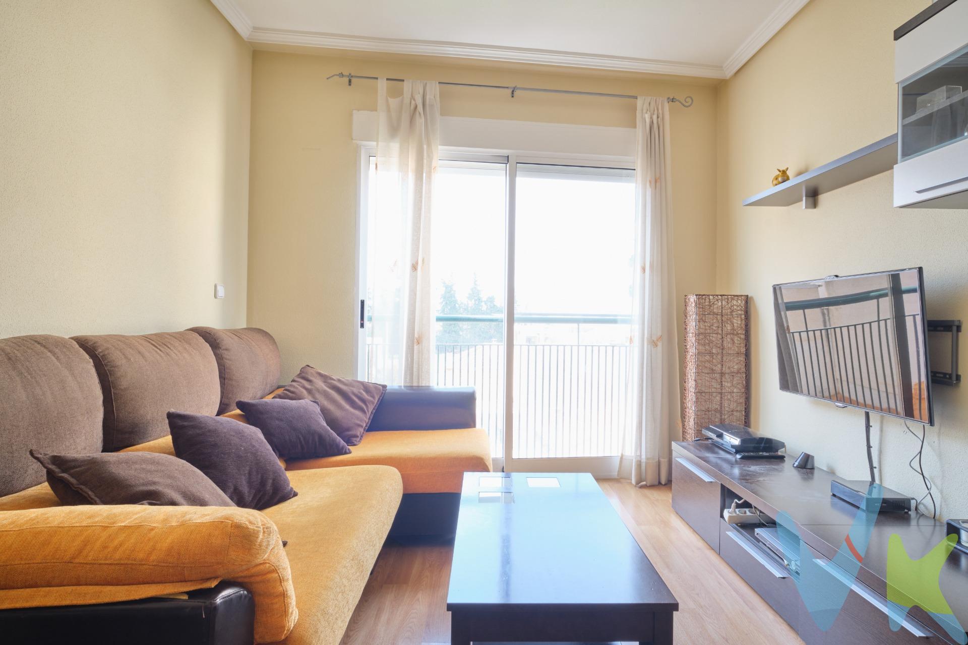 ¡Descubre este acogedor ático dúplex en La Alberca, Murcia!. Este ático dúplex, con garaje y piscina comunitaria, situado en La Alberca es perfecto para quienes buscan comodidad y funcionalidad en una ubicación tranquila, con acceso a todos los servicios esenciales. . Se encuentra ubicado muy cerca del Centro deportivo Verdolay, concretamente en la Calle Turbintos, 12, con vistas a la Calle Salzillo. Con 86 m² de superficie, ofrece un espacio bien distribuido en dos plantas. Planta baja: entrada, escalera, salón-comedor, cocina, 1 dormitorio y un baño. Planta tercera: 1dormitorio* y terraza parcialmente techada y acristalada. SUPERFICIES. -Superficie Construida de vivienda: 86 m², 65 m² en planta baja y 21 m² en planta primera. -Superficie Aparcamiento: 30 m². * Esta habitación, aparece en catastro como trastero. El inmueble está amueblado, dispone de aire acondicionado, y cuenta con suministro de agua y luz. Además, forma parte de una comunidad con piscina, perfecta para disfrutar en los meses más cálidos. La Alberca es una zona residencial que combina tranquilidad y comodidad, ofreciendo una amplia gama de servicios para facilitar la vida diaria. Aquí encontrarás supermercados y tiendas locales, donde podrás abastecerte sin necesidad de desplazarte lejos. También hay colegios y centros educativos, lo que la convierte en una opción ideal para familias. Para el bienestar y la salud, la zona cuenta con centros médicos y farmacias, garantizando acceso rápido a servicios sanitarios. Además, dispone de zonas verdes y parques, perfectos para pasear o disfrutar al aire libre. También encontrarás una buena oferta gastronómica con cafeterías y restaurantes, además de otras opciones de ocio en los alrededores. En términos de movilidad, La Alberca está bien comunicada con Murcia mediante transporte público. La vivienda tiene paradas de autobús, en un radio de 100 m (L6 y L29). . Nota:. -Los gastos de compra de la vivienda no están incluidos en el precio de venta. Consultad. -Comercializamos este inmueble en multiexclusiva compartida, y disponemos de toda la información necesaria. Se ruega no molestar a la propiedad y/o a los vecinos. -La oferta está sujeta a cambios o retirada del mercado sin previo aviso. Este anuncio en su conjunto, incluyendo textos, fotos, imágenes o cualquier otro contenido del mismo no es vinculante. Se muestra a título informativo y no contractual. -Si estás interesado en esta casa, sea particular o agente inmobiliario, contáctenos y le informamos.