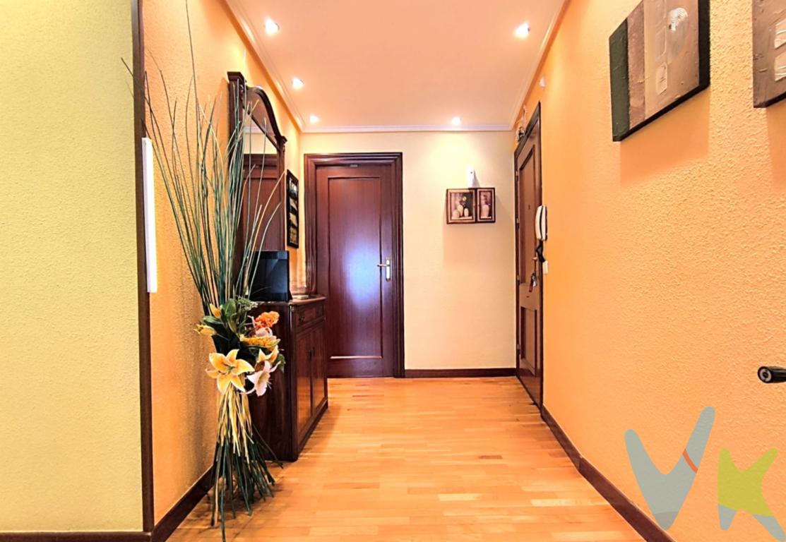 Piso grande de 4 amplios dormitorios y 2 baños, con trastero, en Navarrete.Habitación principal con vestidor y baño, con plato de ducha.,3 dormitorios más, con grandes armarios empotrados.Terraza en cocina.Baño de cortesía con bañera.Calefacción y agua caliente individual de gas natural.Ayudas del Gobierno de La Rioja,  a fondo perdido, para jóvenes.Gran trastero en bajo cubierta. Posibilidad de comprarlo amueblado.