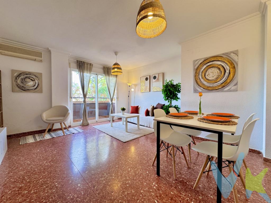 Se presenta una extraordinaria oportunidad para adquirir un espacioso y acogedor piso ubicado en la vibrante localidad de Torrent, específicamente en la solicitada Zona de la Ermita. Este atractivo inmueble es ideal para aquellos que buscan establecerse en una ubicación céntrica con excelentes accesos a los principales servicios de transporte. Con un metraje útil de 80.78 metros cuadrados y una superficie construida de 93 metros cuadrados, este piso es perfecto para adaptarse a las necesidades de la vida moderna.Situado en la primera planta de un edificio de finales del año 2000, esta propiedad combina diseño contemporáneo con funcionalidad. Al acceder al edificio, se pueden apreciar los cuidados elementos comunes, destacando un moderno sistema de ascensor que garantiza la comodidad para todos los residentes. Este piso cuenta con una distribución inteligente que comprende tres amplias y luminosas habitaciones, permitiendo un uso versátil de los espacios para adaptarse a cualquier estilo de vida.El salón es un espacio abierto y acogedor, ideal para disfrutar de momentos familiares o recibir visitas. Desde aquí, se accede al balcón, un rincón encantador que permite disfrutar del aire libre y ofrece una vista despejada de la calle. Además del balcón, está vivienda dispone de 2 terrazas, lo que suma valor a la propiedad, proporcionando un lugar perfecto para relajarse tras un largo día o comenzar la mañana saludando al nuevo día.La cocina está completamente equipada y diseñada para maximizar el espacio, ofreciendo un entorno óptimo para los amantes de la gastronomía. Cada habitación ha sido pensada para optimizar el confort y la privacidad, proporcionando un refugio íntimo donde cada miembro de la familia puede disfrutar de su tiempo personal.Una de las características más destacadas de esta vivienda es su excelente conexión con el transporte público. A tan solo unos pasos se encuentra una estación de metro y paradas de autobús, facilitando el acceso tanto al centro de Torrent como a los alrededores y la ciudad de Valencia. Esta conectividad convierte a este piso en una opción inmejorable para quienes necesitan desplazarse regularmente por la zona.El piso no solo ofrece una ubicación privilegiada y amplios espacios interiores, sino que también incluye un conveniente garaje, lo que añade un nivel extra de comodidad al poder estacionar el vehículo con total facilidad. Esta ventaja es particularmente apreciada en las áreas urbanas donde el aparcamiento puede resultar complicado.Ubicado en un entorno con un excelente equilibrio entre tranquilidad y cercanía a comercios, restaurantes y servicios esenciales, este piso representa una propuesta atractiva tanto para familias, parejas como para inversores en busca de una propiedad versátil en el corazón de Torrent.En resumen, este elegante y funcional piso es una oportunidad que no debería permitirse pasar. Los invitamos a experimentar de primera mano todo lo que ofrece esta propiedad. Coordine hoy mismo una visita y descubra el potencial completo de este encantador hogar, donde el confort y la conveniencia se combinan en perfecta armonía.OBSERVACIONES:* En nuestra agencia contamos con el distintivo de Agencia Registrada en el Registro de Agentes Inmobiliarios de la Comunidad Valenciana y cumplimos con todos los requisitos que debe tener un profesional del sector inmobiliario.* Por mandato expreso del propietario, COMERCIALIZAMOS ESTE INMUEBLE EN EXCLUSIVA, lo que le garantiza el acceso a toda la información, a un servicio de calidad, un trato fácil, sencillo y sin interferencias de terceros. Por este motivo, se ruega NO MOLESTAR AL PROPIETARIO, a los ocupantes de la propiedad o a los vecinos. Si usted es agente inmobiliario y tiene un cliente para este inmueble, llámenos estaremos encantados de colaborar. Muchas gracias por su comprensión.* La oferta está sujeta a cambios de precio o retirada del mercado sin previo aviso. Este anuncio en su conjunto, incluyendo textos, fotos, imágenes o cualquier otro contenido de este, no es vinculante dado que la información es ofrecida por terceros y puede contener errores. Se muestra a título informativo y no contractual.* El precio anunciado NO INCLUYE los impuestos, ni los gastos de la compraventa. A tal efecto, se informa que al referido precio habrá que añadirle los gastos propios de la transmisión inmobiliaria, entre los que cabe enumerar los siguientes: honorarios notariales, impuesto al que se encuentre sujeta la transmisión (Impuesto sobre el Valor Añadido o Impuesto sobre Transmisiones Patrimoniales y Actos Jurídicos Documentados, según el caso), gastos de inscripción en el Registro de la Propiedad, honorarios de gestoría, tasación, seguros y honorarios de intermediación de la agencia inmobiliaria.* Esta propiedad se pone a la venta con toda la documentación comprobada y en regla, por lo que ofrecemos GARANTÍAS a los compradores.*¿Qué te ofrecemos en nuestra agencia? - Agilizamos y hacemos más cómodo el proceso. - ¡Nos ocupamos de todo! Cero preocupaciones. - Recibe apoyo legal y fiscal durante todo el proceso. - Experto inmobiliario 100% a tu lado. - Asistencia post venta ¡Seguimos a tu lado! Si deseas saber más, no dudes en ponerte en contacto con nosotros. 