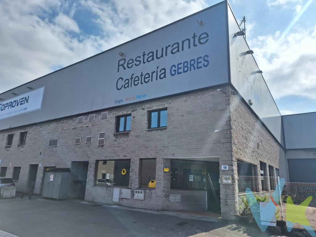 ¿Estás buscando una oportunidad única de inversión en el sector de hostelería? No pierdas la oportunidad de adquirir este magnífico restaurante en la  ciudad de Gijón. Situado en la dinámica zona de Tremañes, este establecimiento representa una excelente opción para aquellos que desean prosperar en un entorno comercial activo y en una ubicación estratégica.Con una superficie útil de 364 metros cuadrados y 495 metros construidos, este restaurante ofrece amplios espacios para diversas configuraciones gastronómicas, con cuatro comedores independientes. El edificio, construido en el año 2006, se encuentra en impecable estado, listo para ser ocupado y empezar a generar ingresos desde el primer día.  El negocio tiene todos los permisos en regla para dar continuidad a la actividad.La disposición del local ha sido cuidadosamente diseñada para maximizar el confort y la operatividad. El acceso principal da la bienvenida a un amplio salón que puede ser utilizado para múltiples fines, desde cenas íntimas hasta eventos grupales. Entre las características más destacables se encuentra una cocina profesional completamente equipada, ideal para cualquier tipo de propuesta culinaria que se quiera llevar a cabo. Los equipos y electrodomésticos son de alta gama, permitiendo un funcionamiento fluido y eficiente del servicio. Además, el local cuenta con un generoso almacén que facilita la gestión de existencias sin complicaciones. Tambien tiene espacio para ducha y servicios para empleados, zona de taquillas y vestuarios.La zona de Tremañes (Bankunion) es conocida por su conveniente accesibilidad y dinamismo comercial. Este restaurante se encuentra en un área con un constante flujo de personas, lo que garantiza una alta visibilidad y un gran volumen de posibles clientes. La cercanía a paradas de autobús incrementa aún más su accesibilidad, permitiendo que tanto los residentes locales como los visitantes puedan llegar con facilidad al establecimiento. Siendo una zona de mucha afluencia para los operaciones y clientes del polígono.Este inmueble ofrece una oportunidad incomparable para inversores, que quieran rentabilizar con un excelente alquiler mensual  y emprendedores del sector gastronómico. Con un precio competitivo y todas las instalaciones necesarias para comenzar la actividad de inmediato, es una inversión segura en uno de los puntos más estratégicos de Gijón.Sumérgete en el próspero mundo de la hostelería en una ubicación inmejorable. No pierdas la oportunidad de visitarlo y descubrir todas las ventajas que este excelente restaurante tiene para ofrecer. Ideal para comenzar tu proyecto o expandir tu negocio, este inmueble está listo para convertirse en el próximo éxito gastronómico de la región. ¡Solicita una cita hoy mismo y comienza a hacer realidad tus sueños empresariales en el corazón de Tremañes, Gijón!En el precio del inmueble no se incluyen los gastos de Notaría, Registro e Impuestos asociados a la operación.