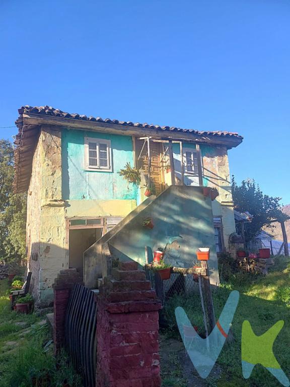 ?Conjunto de vivienda y anejos situado en La Zorera, parroquia de Tuilla, en un entorno natural privilegiado, con vistas abiertas a la montaña y rodeado de tranquilidad, a unos 30 min de Gijón y unos 15-20 minutos de Oviedo.Se trata de una propiedad para rehabilitar, ideal para quienes buscan un proyecto en plena naturaleza, con múltiples posibilidades tanto para vivienda habitual como segunda residencia.? Características principalesVivienda de dos plantas con una superficie total construida de 116 m² (58 m² por planta). La planta de abajo tiene luz. La de arriba no.Almacén en planta baja de unos 64 m²Cuadra de unos 40 m² en buen estado.Inmuebles registrados.Ubicado en plena naturaleza, con unas vistas espectaculares a la montaña y al bosque.Terreno de unos 55.000 metros cuadrados que rodea la vivienda distribuido en varias fincas.Agua de Traída. Tiene una fuente en el terreno frente a la vivienda.Con un pequeño invernadero y semillero artesanal para la huerta.Gallinero y conejeras en uso.Panera de 6 pegollos de más de 100 años en buen estado con unas vistas muy bonitas.Acceso para reformar. Hay que arreglar el camino para llegar a la vivienda, no está asfaltado. No dejes pasar esta oportunidad en un entorno único. Contáctanos para más información o para concertar una visita. Gastos e impuestos no incluidos en el precio. A título orientativo, en segundas transmisiones, el comprador abonará el Impuesto sobre Transmisiones Patrimoniales (ITP). Para consultar los porcentajes del ITP en Asturias puede hacerlo a través de la web oficial de servicios tributarios del Principado de Asturias https://sede.tributasenasturias.es/sites/sede/default/es_ES/Que-quieres-hacer/Transmisiones-Patrimoniales-y-AJD. La base imponible será el mayor valor entre precio de compraventa, tasación o valor de referencia catastral. Gastos de notaría y registro aranceles variables según precio, número de copias y complejidad).     El comprador escoge libremente notario. El vendedor asume, por ley, los gastos que le correspondan, salvo pacto en contrario. Si se precisa hipoteca: Tasación, condiciones y costes bancarios según entidad elegida por el comprador; así como los gastos de gestoría y cualesquiera otros inherentes a la formalización de la compraventa. De acuerdo con la ley, no se incluyen en el precio otros gastos o tributos que legalmente correspondan al comprador. Honorarios de intermediación inmobiliaria a cargo del vendedor y honorarios de mediación inmobiliaria del 2% más I.V.A. con un mínimo 2.000 EUR más I.V.A.  a cargo del comprador.    El consumidor tiene derecho, conforme a la normativa vigente, a disponer de información y documentación adicional relativa al inmueble y condiciones de la compraventa, accesible en la sede física de la agencia. La agencia actúa exclusivamente como intermediaria en la operación. Cualquier compraventa y sus condiciones quedan sujetas en todo caso a la aceptación expresa del vendedor del inmueble y a la posterior formalización del correspondiente contrato. El presente anuncio tiene carácter meramente informativo; la información suministrada se corresponde con la disponible a la fecha de publicación, pudiendo variar en función de las circunstancias o actualizaciones legales, contractuales y fiscales.