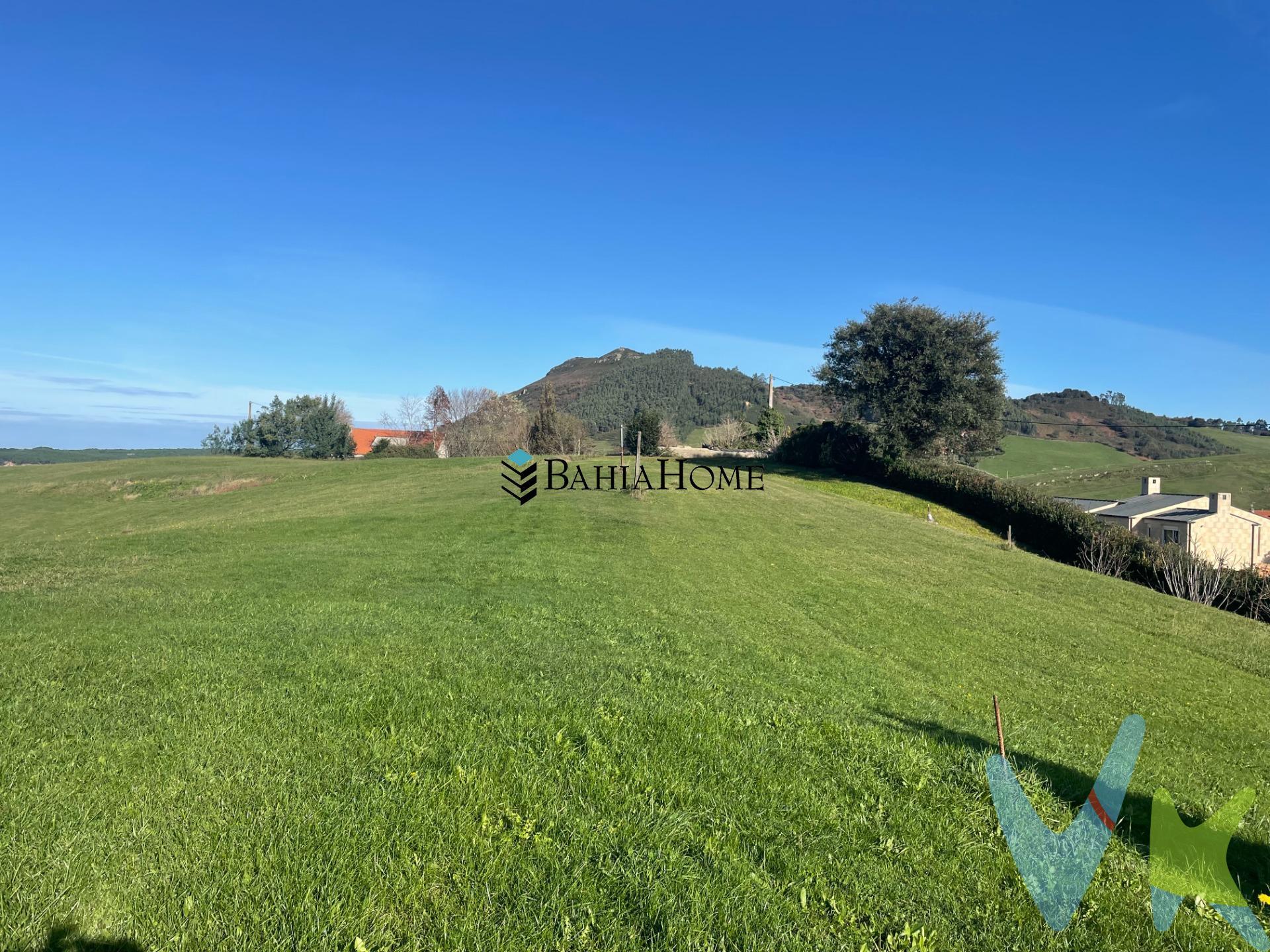 Boo de Pielagos, concretamente el Bº La Piñera, nos ofrecemo una parcela de 1.005m2 cuya clasificación es de suelo urbano. . Boo de Piélagos se distingue por contar con las vistas más espectaculares del municipio, la impresionante Ría del Pas. Un paisaje que no te dejará indiferente, en plena naturaleza, donde se pueden realizar todo tipo de deportes al aire libre, bajar a darte un baño a las playas de Liencres o terminar el día con una impresionante puesta de sol, son atractivos muy valorados a tener en cuenta si tu ilusión es contruirte una casita en estra zona.  . Si eres amante de la montaña, también podrás disfrutar de ella, pues a escasos metros de la parcela se encuentran La Picota, y el Monte Tolío, donde además podemos encontrar viejos fuertes de la guerra civil. . Sin olvidarnos que también estarás a escasos minutos del Parque Natural de la Dunas de Liencres. . Con todos los servicios a pie de finca. Se pueden construir 1  chalet individual.  Se ubica en una zona residencial donde podrá disfrutar de la tranquilidad que ofrece la zona y realizar actividades al aire libre, sin olvidarnos que se encuentra a tan sólo 5 minutos de las playas de Liencres y del Parque Natural de Las Dunas.  .  .  -Ocupación máxima: 20% de la parcela edificable.  -Retranqueos:  respecto a la alineación oficial 3m.  *La mitad de la altura de la edificacion con un mínimo de 3 m, a colindantes.  *La altura del más alto con un mínimo de 6m, entre edificios..  .  -Altura máxima: 7m sobre el nivel del terreno, equivalentes a dos plantas. No está permitido el uso vividero del espacio bajocubierta situado encima de la segunda planta. La finca tiene un vial que da servicio a la finca y que cuenta con las acometidas del gas y los saneamientos preparados para conecta con la construcción que se desee hacer.  .   .  Es una gran oportunidad, no deje que se le escape!!! Llámenos!!