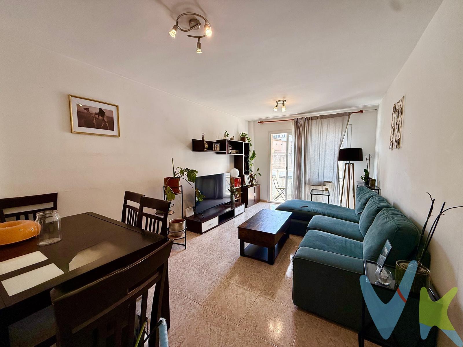 Oportunidad de inversion en una de las zonas mas demandadas de Palma de Mallorca .Este acogedor piso situado en el barrio de Foners cuenta con dos habitaciones, un baño completo, un luminoso salón, cocina independiente y un pequeño balcón para disfrutar del aire libre. El piso dispone de un inquilino solvente con contrato hasta 2027, garantizando una rentabilidad inmediata y sin preocupaciones desde el primer dia . Ubicación estratégica a pocos minutos del centro y la playa . 