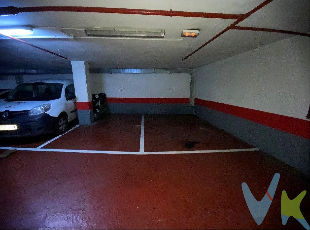 Plaza de garaje en c/San Antón , entre  Plaza del Pilar c/ Manifestación y murallas romanas.  Para coche mediano : medidas 4.40 largo por 2.83m de ancho. Dispone de ascensor y puerta automática.  4.34m² largo 2.54m² ancho. De la fotografía es la de la izquierda