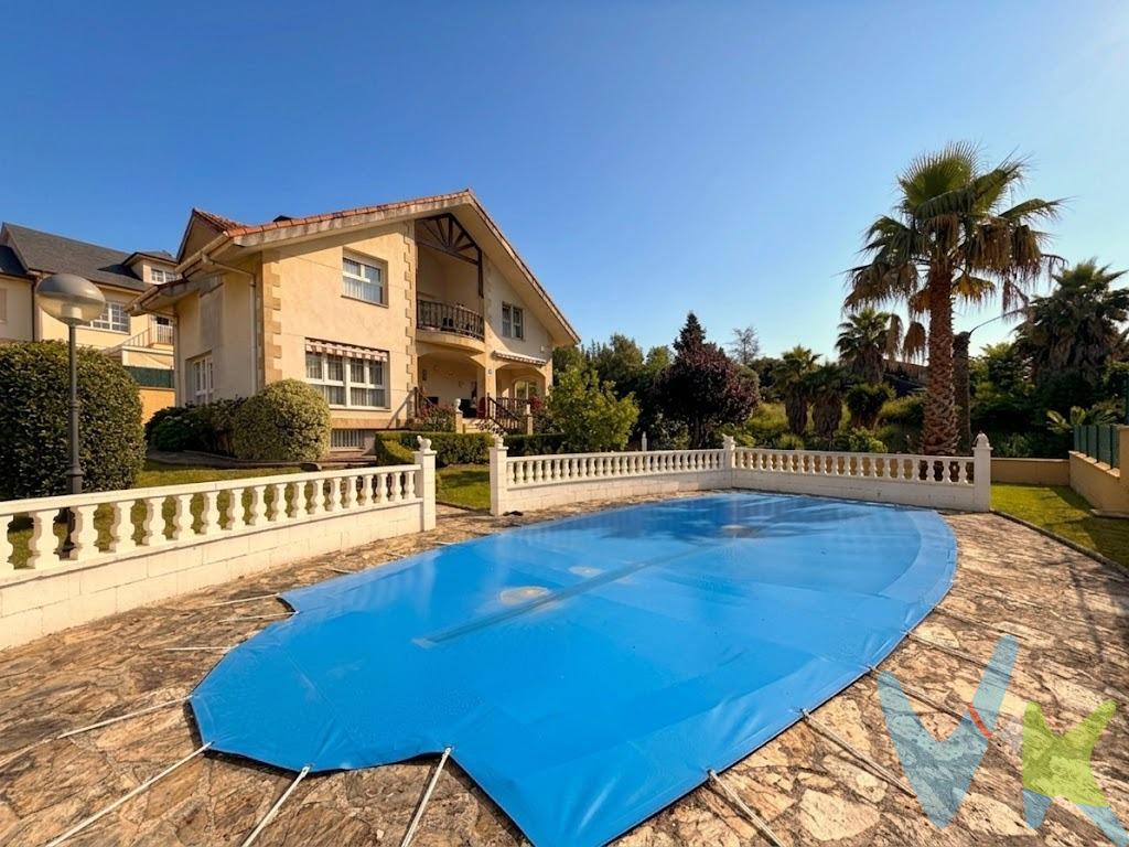 Exclusivo chalet independiente en Puente Arce. Despierte cada mañana en un entorno donde el silencio y la naturaleza son sus vecinos más cercanos. Descubra el verdadero significado de la calidad de vida en esta excepcional vivienda unifamiliar de alto standing, una casa diseñada para quienes no se conforman y buscan la máxima privacidad, amplitud y confort para su familia. Situada en la prestigiosa Urbanización La Mina, en Arce (Piélagos), esta propiedad le ofrece un estilo de vida sofisticado en una de las zonas residenciales más codiciadas y apacibles de Cantabria. Una Ubicación Estratégica Inmejorable. Disfrute de la tranquilidad absoluta sin renunciar a la conexión inmediata con aquello que le apasiona. Esta vivienda le sitúa en un punto clave, ideal para conciliar la vida familiar, el ocio y el trabajo:. •	Junto al colegio, garantizando la máxima comodidad y seguridad para el día a día de sus hijos. •	A escasos 10 minutos del campo de golf Abra del Pas, un privilegio para los amantes de este deporte. •	A solo 10 minutos de las doradas playas de Miengo, perfectas para desconectar frente al Cantábrico. •	A apenas 15 minutos del centro de Santander, acercándole toda la oferta cultural, gastronómica y de servicios de la capital. Elegancia y Amplitud en Cada Rincón. Con una superficie construida de 237 m² distribuidos armónicamente en 3 plantas, cada espacio ha sido concebido para envolverle en una sensación de hogar y exclusividad. •	Espacios para compartir: El corazón de la vivienda es un majestuoso salón-comedor de 27 m². Luminoso y acogedor, se prolonga hacia el exterior a través de un hermoso porche, creando un ambiente fluido ideal para recibir a sus invitados o disfrutar de momentos íntimos en familia. •	Descanso y privacidad: La propiedad cuenta con 3 dormitorios. El dormitorio principal está equipado con cuarto de baño en suite. Adicionalmente, la vivienda dispone de otros 2 baños completos y dos amplias terrazas que le regalarán vistas despejadas y estancias exteriores. •	Comodidad total: Un generoso garaje con capacidad para 3 vehículos, que incluye además un práctico aseo de servicio, aporta el máximo confort a su rutina diaria. Su Propio Paraíso Exterior. El exterior de esta propiedad es, sencillamente, un sueño hecho realidad. Un espectacular jardín privado de 1.000 m² abraza la vivienda, ofreciendo un lienzo verde infinito para que los niños jueguen con total libertad o para que usted encuentre su rincón de lectura perfecto. El broche de oro lo pone su piscina privada, un oasis particular donde refrescarse durante los meses de verano y celebrar inolvidables veladas bajo las estrellas en la más estricta intimidad. Su nuevo capítulo comienza aquí. No deje pasar la oportunidad de adquirir más que una casa: un verdadero estilo de vida donde el lujo se traduce en paz, espacio y tiempo para los suyos. Contáctenos hoy mismo para concertar una visita privada. Estaremos encantados de guiarle por cada rincón de esta propiedad única. Déjese enamorar; su nuevo hogar le está esperando. Gastos de la transacción:. Compra sujeta a impuesto de transmisiones patrimoniales. El comprador se hará cargo también de los gastos de notaria y registro de la propiedad. 
