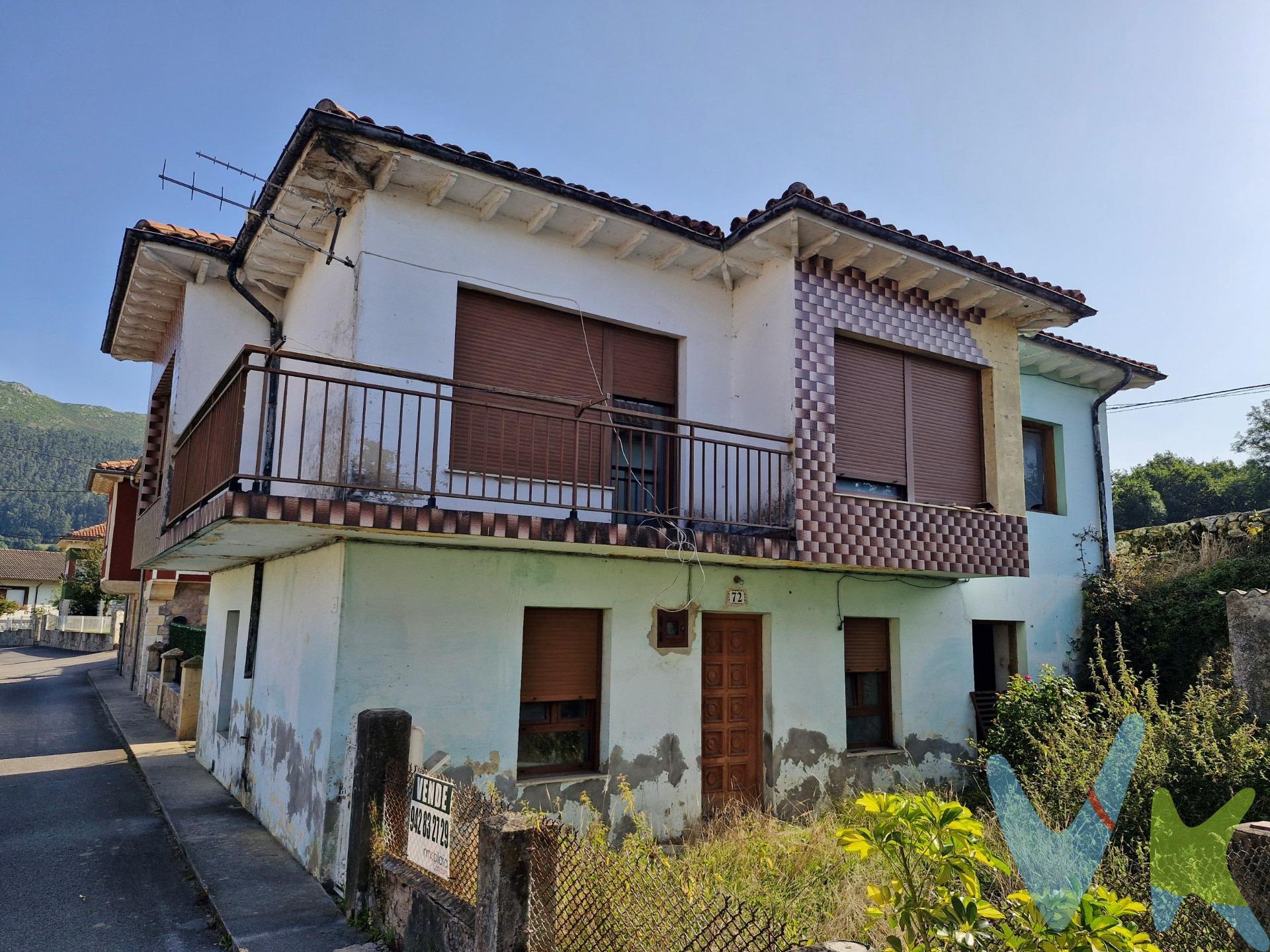 Casa independiente con jardín en San Felices de Buelna (Cantabria). Descubre el inmenso potencial de esta casa independiente para reformar de 160 m² en San Felices de Buelna. Ubicada en una zona residencial tranquila y con todos los servicios, esta propiedad es la oportunidad perfecta para diseñar y construir un hogar ideal a tu medida. La casa se distribuye actualmente en una zona de vivienda y un almacén, ofreciendo un amplio espacio que te permitirá planificar una reforma completa y adaptarla a tus necesidades (CONSULTA NUESTRO PROYECTO DE REHABILITACIÓN). Disfruta del aire libre y el sol en su terraza, y disfrutas sus 200 m² de jardín que rodean la propiedad.  La orientación de la casa garantiza una gran cantidad de luz natural, y sus bonitas vistas te invitan a disfrutar de la naturaleza que la rodea. Ubicación y Servicios Inmejorables. La ubicación de esta propiedad es su punto fuerte. Estarás a un paso de colegios, piscina, zona deportiva, comercios y supermercados, facilitando tu día a día. Además, la proximidad a la autopista A-67 te conecta rápidamente con toda Cantabria. Para los amantes del ocio y la naturaleza, las aguas termales de Puente Viesgo están a menos de 15 km, mientras que las mejores playas de Cantabria y campos de golf se encuentran a tan solo media hora de coche. Si te apasiona el esquí, la estación más cercana está a solo una hora. ________________________________________. Tu Proyecto, Tu Hogar. Para facilitarte la toma de decisiones, la propiedad ya cuenta con un proyecto de rehabilitación que puedes aprovechar para conocer el precio aproximado de su rehabilitación, lo que te permite tener un control claro sobre la inversión total. Esta es una oportunidad que no puedes dejar escapar para convertir una casa construida a mediados de los años 70 en el hogar moderno y acogedor que siempre has deseado. Gastos de la transacción:. La compra de esta vivienda está gravada por el impuesto de transmisiones patrimoniales, que te permitirá acogerte al tipo reducido del 4% si la vas a dedicar a tu residencia habitual y permanente. El adquirente deberá de hacerse cargo también del coste de la escritura y del de su inscripción en el Registro de la Propiedad. 
