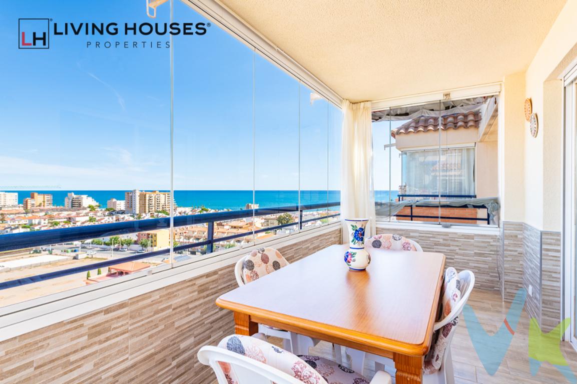  ¡Descubre tu nuevo hogar en Oropesa del Mar-Orpesa, en la emblemática zona de Playa Morro de Gos! Este extraordinario piso en venta es la definición del paraíso costero. Con una superficie útil de 64 metros cuadrados y un total de 117 metros construidos, este ático - dúplex totalmente reformado ofrece amplios espacios distribuidos en tres cómodas habitaciones, y dos baños completos ideal para que toda la familia disfrute de su propio rincón. La vivienda cuanta además con dos cocinas exteriores.Ubicado en la planta 11, este maravilloso ático no solo garantiza privacidad y tranquilidad, sino que también ofrece unas vistas panorámicas impresionantes del mar Mediterráneo que te dejarán sin aliento. Tu momento de relax comienza aquí, podrás disfrutar de dos terrazas, una de ellas totalmente acristalada, donde los amaneceres y atardeceres se viven de manera especial, convirtiéndose en el escenario perfecto para reuniones al aire libre o simplemente para disfrutar de un buen libro acompañado por la brisa marina.El edificio, construido en 2002, ha sido diseñado con elevadas normas de calidad y cuenta con las mejores comodidades para tu confort. Un ascensor de alta capacidad te llevará a tu nuevo hogar de manera rápida y segura. Olvídate de buscar aparcamiento, este piso incluye un garaje donde tu vehículo estará siempre protegido.Para esos momentos donde un poco más de ocio es deseable, la propiedad ofrece acceso a una piscina comunitaria, un refugio de calma y bienestar que invita a los chapuzones en los días calurosos. La calidad de vida en este enclave está garantizada, ya que cuentas con excelentes conexiones de transporte público, tanto en tren como en bus, asegurando una comunicación eficiente con el resto de la ciudad y sus alrededores.Este exclusivo piso se ofrece completamente amueblado y equipado con electrodomésticos modernos, facilitando una mudanza sencilla y cómoda. Simplemente tendrás que enfocarte en disfrutar del nuevo entorno, mientras desde el confort del hogar se admiran las mejores vistas de la costa.Explora la posibilidad de vivir en un entorno que combina a la perfección la serenidad del mar con la vitalidad de la vida moderna. Un lugar que destaca por su excelente ubicación, muy cercano a centros de entretenimiento, tiendas, y fantásticos restaurantes. Además, las posibilidades de practicar diversas actividades al aire libre son infinitas, ya que la playa está a escasos minutos.No dejes pasar esta oportunidad única para invertir en un estilo de vida que siempre has deseado. Programar una visita es el primer paso hacia la realización de un sueño residencial que parece sacado de una postal. Los encantos de este ático están esperando ser descubiertos por aquellos cuyo anhelo sea vivir el verdadero espíritu mediterráneo.Este dúplex en Playa Morro de Gos es más que un hogar, es un refugio que ofrece a sus residentes un equilibrio perfecto entre lujo, comodidad y contacto con la natura. Un escenario exclusivo y repleto de posibilidades que tú puedes conocer en persona. Anímate a visitar y déjate enamorar por todo lo que esta propiedad excepcional tiene para ofrecer. Tu hogar ideal en Oropesa del Mar está esperando por ti. 
