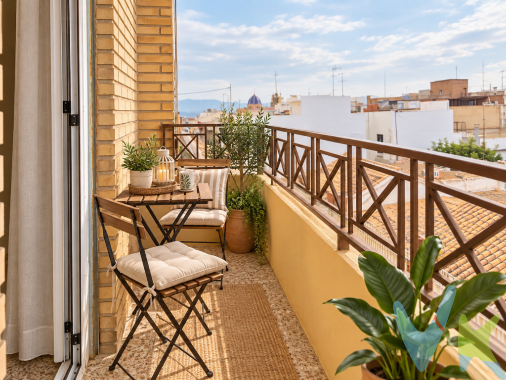  ¿Estás en la búsqueda del hogar perfecto? Te presentamos un piso que podría cumplir todas tus expectativas. Este maravilloso inmueble, ubicado en el corazón de Riba-roja de Túria, es la opción ideal para quienes desean disfrutar de un entorno tranquilo y a la vez bien comunicado.Con un espacio de 137 metros útiles, esta propiedad se encuentra en la planta 3 de un edificio construido en 1970. Como resultado, dispone de amplias estancias que pueden adaptarse a tus necesidades y gustos. Al ingresar, serás recibido por un amplio salón que da la bienvenida a la luz natural, generando un ambiente acogedor y cálido. Las grandes ventanas del salón ofrecen acceso a un bonito balcón, donde podrás disfrutar de las vistas y las suaves brisas que caracterizan esta zona.¿Te imaginas despertarte cada mañana en una de las tres acogedoras habitaciónes de este piso? Cada una de ellas está diseñada para proporcionar el máximo confort y bienestar. La amplitud de estas habitaciones permite distintas configuraciones, ya sean espacios para descansar, trabajar o jugar. Sin duda, se trata de un hogar donde podrás disfrutar de momentos inolvidables con tus seres queridos.La cocina es otro punto destacado de este piso. Original y funcional, tiene el espacio necesario para que prepares tus platos favoritos. Todo se encuentra a tu disposición en un entorno que invita a compartir. Además, la conexión con el salón hace que sea ideal para mantener la cercanía y disfrutar de la compañía mientras cocinas.Uno de los grandes beneficios de este piso es su ubicación. La proximidad a la estación de metro te permitirá desplazarte rápidamente hacia diferentes puntos de interés, mientras que las paradas de autobús cercanas facilitan el acceso a los servicios más demandados de la ciudad. La comodidad de estar bien comunicado no tiene precio, sobre todo en una zona cada vez más valorada por su tranquilidad y calidad de vida.El entorno en el que se encuentra este piso también merece una mención especial. Riba-roja de Túria ofrece una gran variedad de servicios, como supermercados, restaurantes, colegios y centros de salud, además de contar con numerosas zonas verdes. Puedes disfrutar de un paseo por sus parques o simplemente relajarte en alguna de las áreas recreativas cercanas.Una oferta como esta no suele aparecer a menudo en el mercado. Es una oportunidad única para aquellos que valoran la amplitud, la buena comunicación y la calidad de vida. Si buscas un hogar que te brinde espacio y confort en un entorno atractivo, este piso es exactamente lo que necesitas.No dudes en programar una visita. Permítete descubrir todo el potencial que este inmueble tiene para ofrecerte. Cada rincón de este hogar tiene la capacidad de adaptarse a tus deseos y necesidades. Ven a conocer cómo puede convertirse en el lugar donde crearás tus mejores recuerdos. ¡Tu nuevo hogar en Riba-roja de Túria te espera!VENTA: PVP 198.000.  Gastos e impuestos no incluidos en el precio. La compra conlleva impuestos y gastos de formalización para el comprador. A título orientativo se informa que en segundas transmisiones el  ITP  con carácter general en  Valencia  es del  9%, pudiendo existir otros tipos impositivos atendiendo a  las circunstancias  personales del comprador u otras circunstancias previstas legalmente. Base imponible del impuesto el mayor valor entre el precio de compraventa, la tasación o el valor de referencia catastral. En cuanto a los gastos de  notaría y registro, en su caso,  suelen oscilar aprox; entre 1,5% y 2,5% (aranceles variables según precio, n.º de copias y complejidad). El comprador elige notario. Si el comprador precisase de  hipoteca: tasación, condiciones y costes bancarios serán según entidad elegida por el comprador, así como los gastos de gestoría, y cualesquiera otros gastos inherentes a la formalización de la compraventa que legalmente correspondan a la parte compradora, salvo pacto expreso en contrario con el vendedor. El consumidor tiene,  conforme a la normativa vigente, a su disposición información y documentación adicional relativa al inmueble y condiciones de la compraventa, que podrá ser consultada en Carretera Vilamarxant 116 bajo 46190 Riba-roja de Túria Valencia . Honorarios de mediación inmobiliaria a cargo del  COMPRADOR: (3% del precio final de venta más IVA (21%), salvo otro pacto.); y  de VENDEDOR (según acuerdo con el mismo).  Se informa al consumidor que la agencia actúa como intermediaria inmobiliaria en la operación, estando cualquier eventual compraventa y sus condiciones sujeta a la aceptación expresa del propietario-vendedor y a la posterior formalización del correspondiente contrato.Agencia Registrada con número de RAICC 0996.