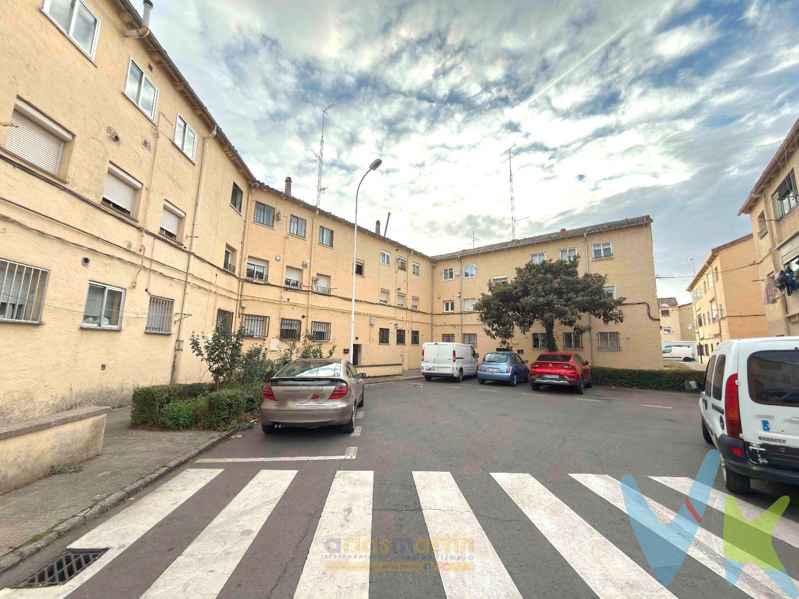 Piso en el Barrio de La Vega de Salamanca para entrar a vivir sin necesidad de hacer reformas con tres dormitorios.
