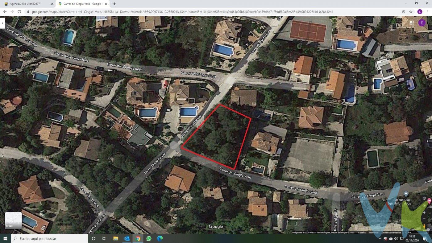 Parcela situada en una zona residencial de montaña ,muy buena orientación al Sur.  .  Se puede diseñar una casa con grandes espacios exteriores  ,patios ,terrazas ,grandes ventanales para ventilar bien la vivienda .  .  .  Visitala , no te arrepentirás ¡